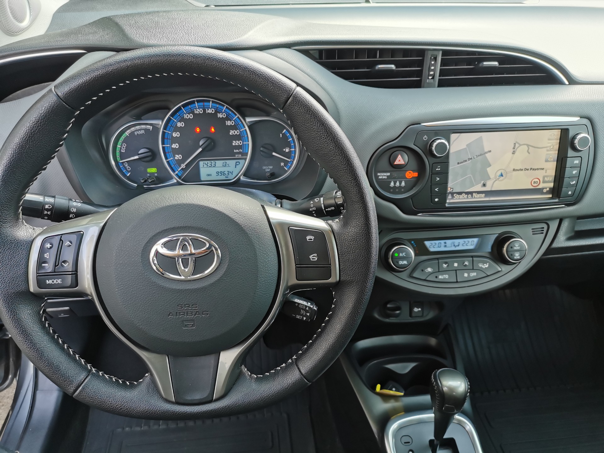 TOYOTA Yaris 1.5 VVT-i Hybrid Sol Premium e-CVT - 9
