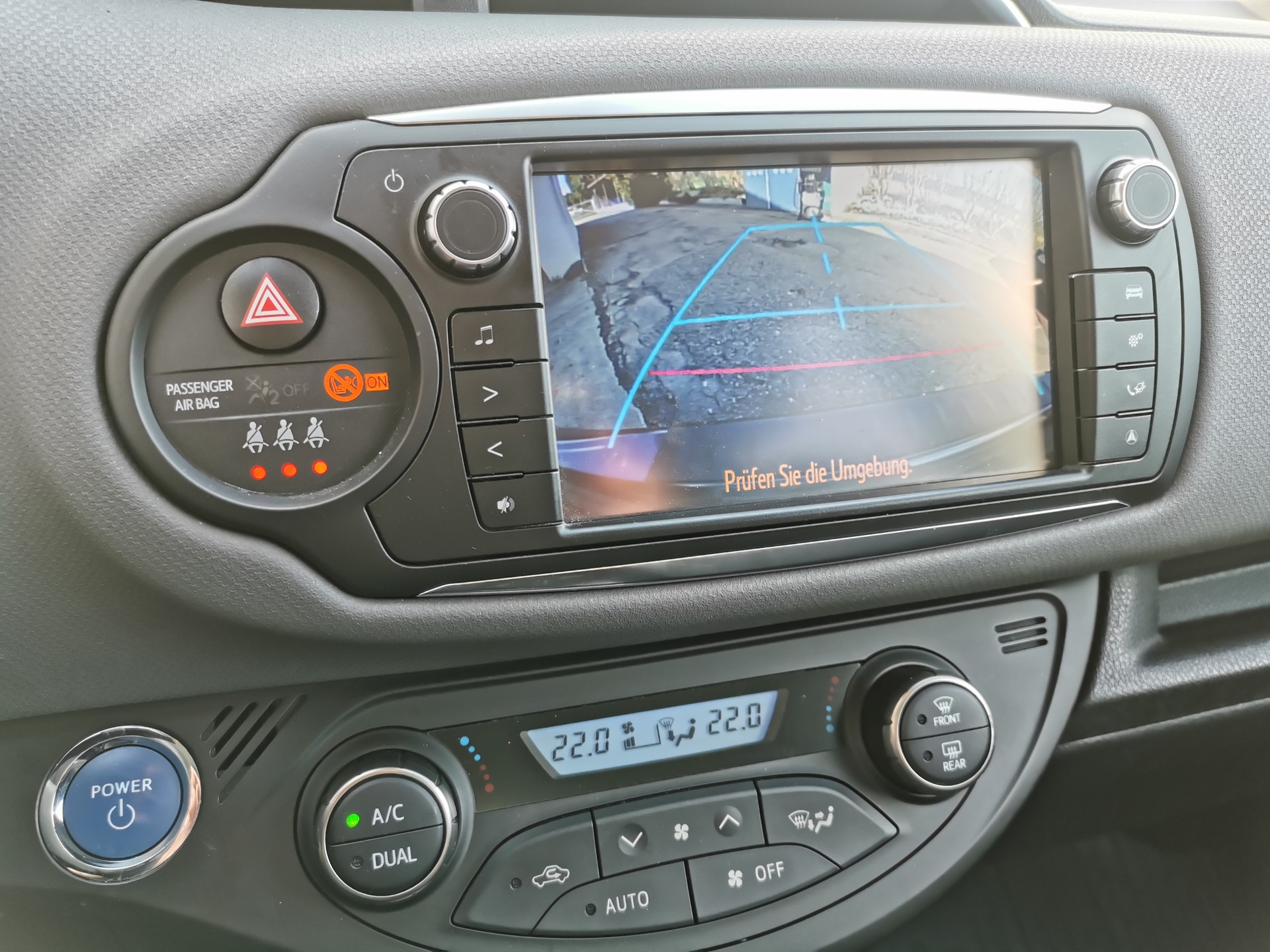 TOYOTA Yaris 1.5 VVT-i Hybrid Sol Premium e-CVT - 12