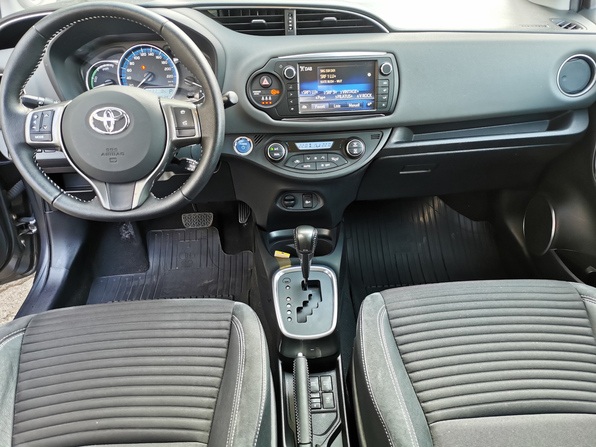 TOYOTA Yaris 1.5 VVT-i Hybrid Sol Premium e-CVT - 10