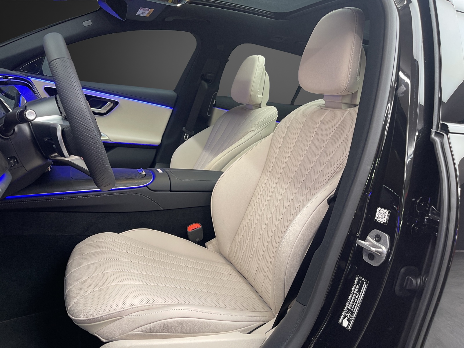 MERCEDES-BENZ E 300 de 4MATIC T-Modell mit EQ Hybrid 9G-Tronic - 8