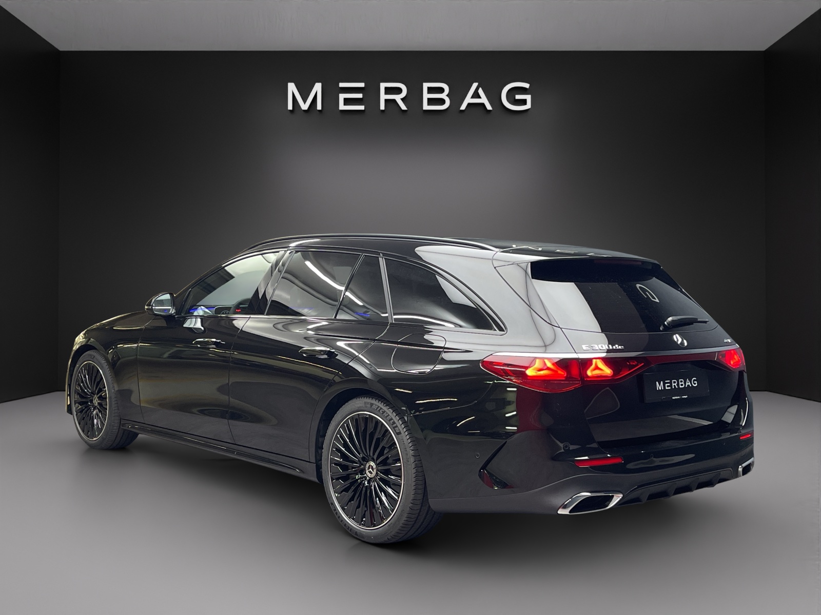 MERCEDES-BENZ E 300 de 4MATIC T-Modell mit EQ Hybrid 9G-Tronic - 4