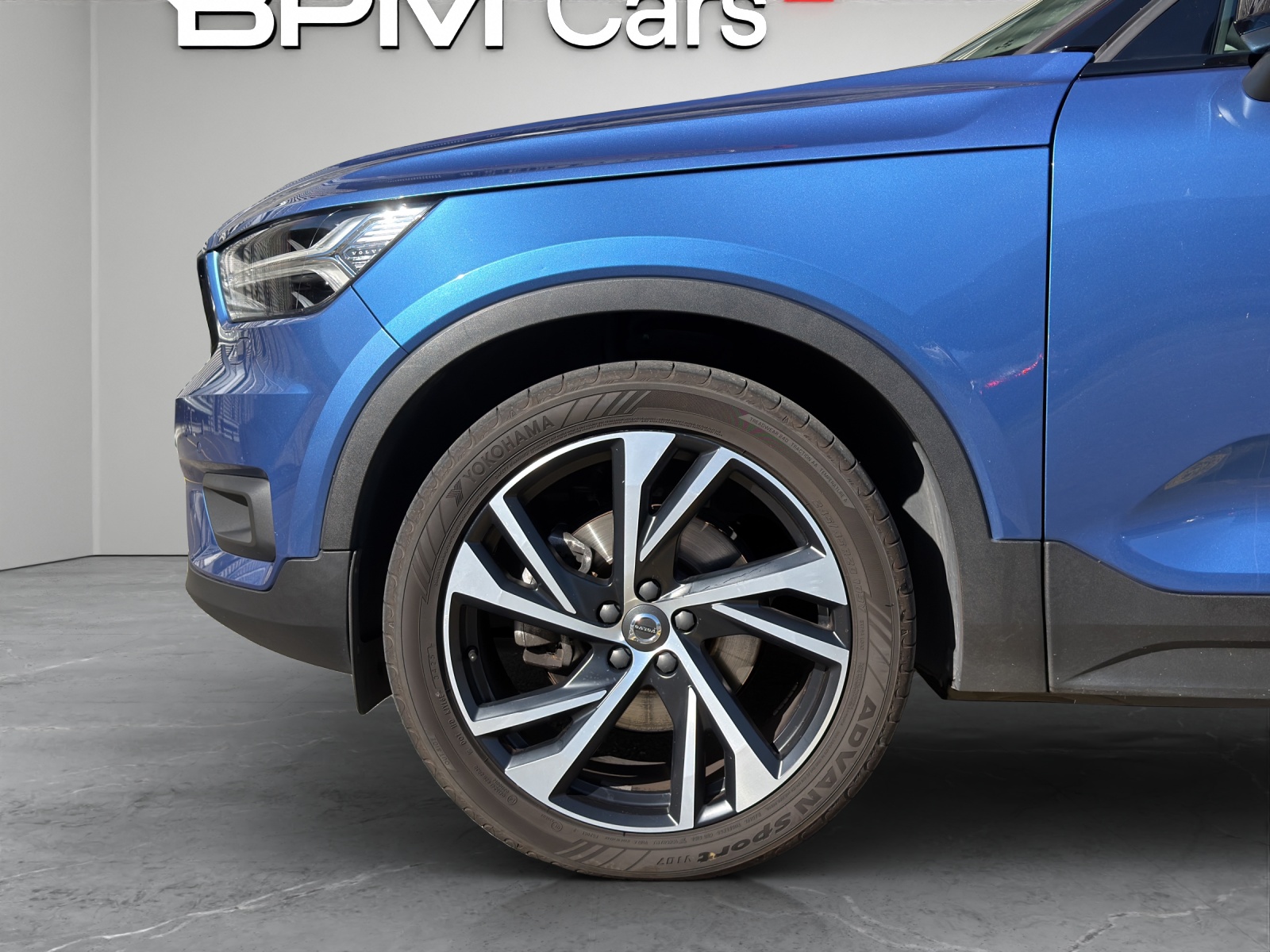 VOLVO XC40 2.0 B5 MH R-Design AWD - 8