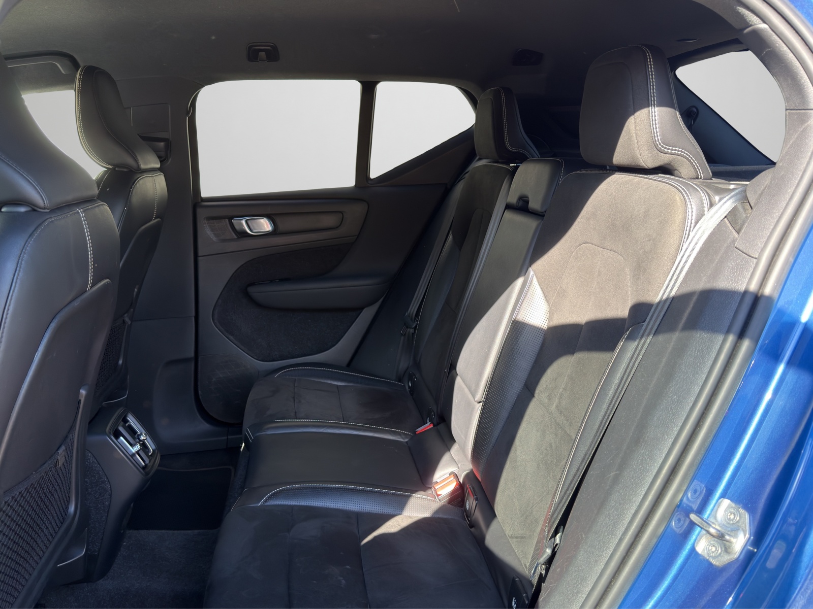 VOLVO XC40 2.0 B5 MH R-Design AWD - 16