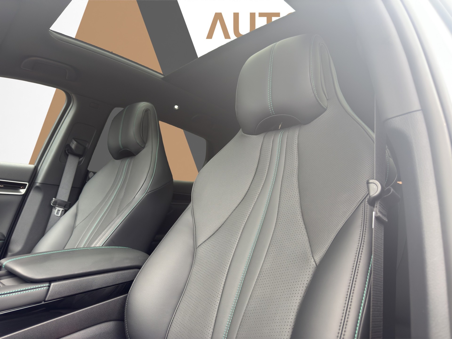 BYD Seal U DM-i Design AWD - 12