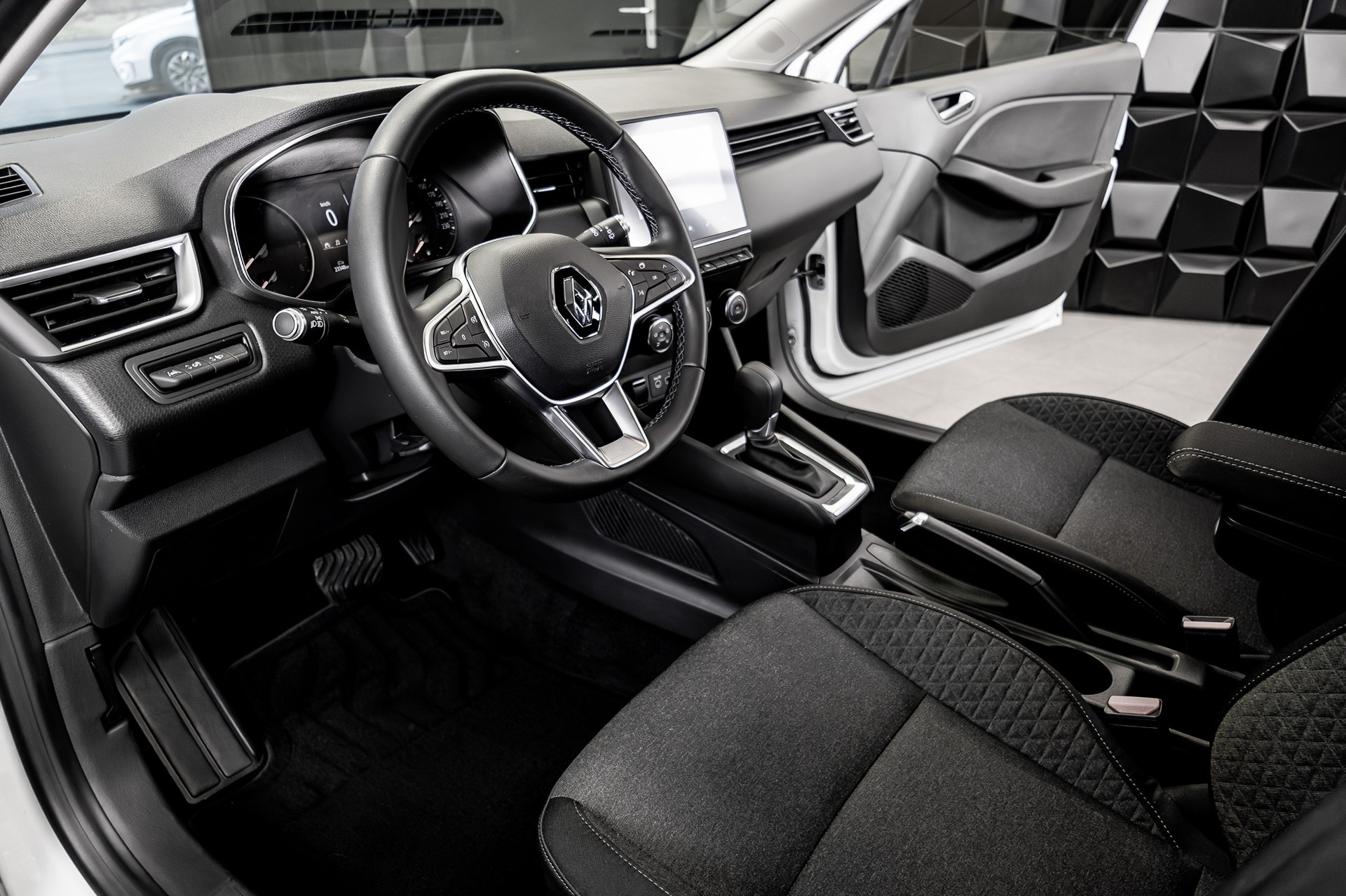 RENAULT Clio 1.0 Intens CVT - 9