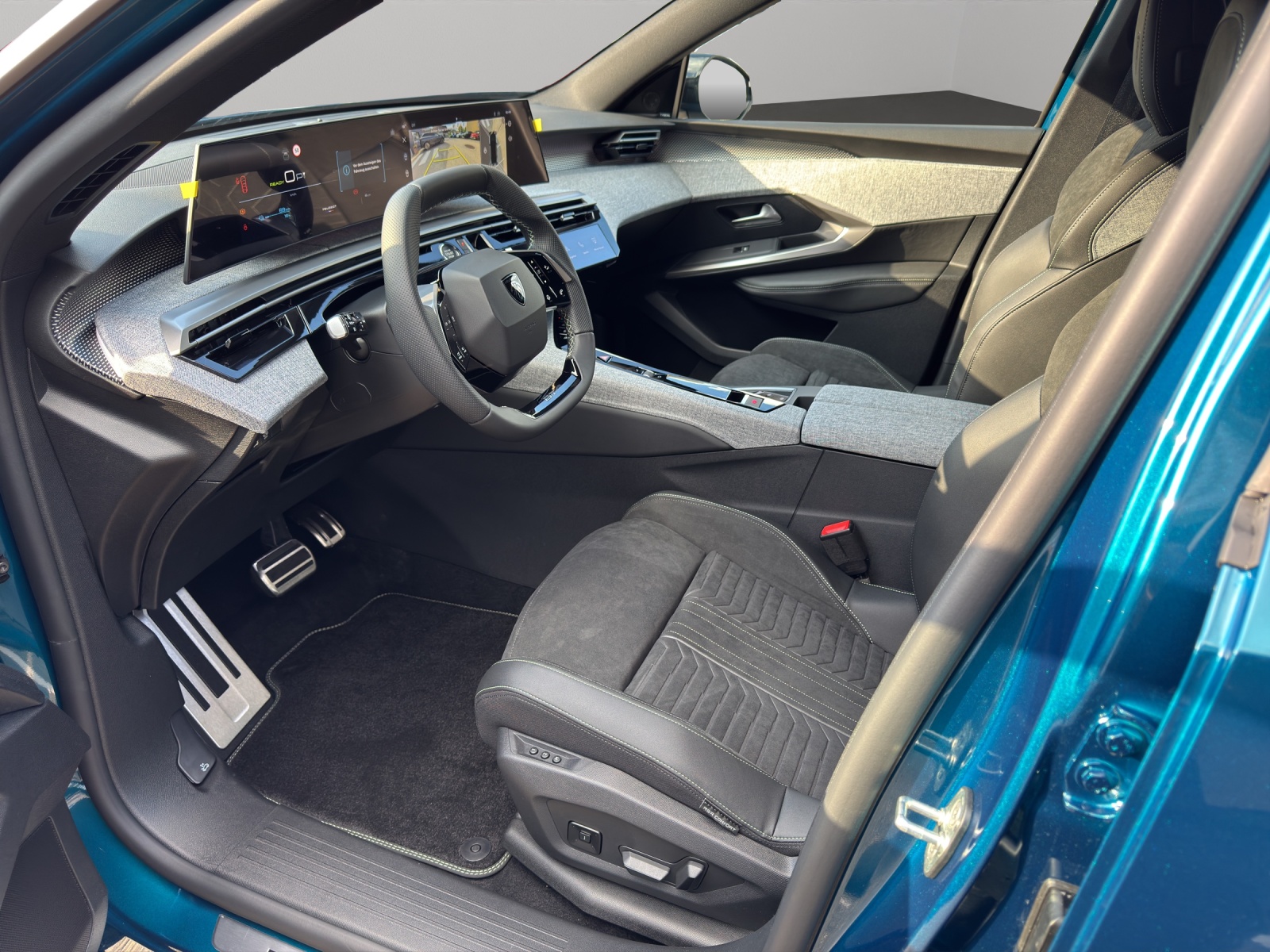 PEUGEOT 3008 e-Launch Edition AWD - 4