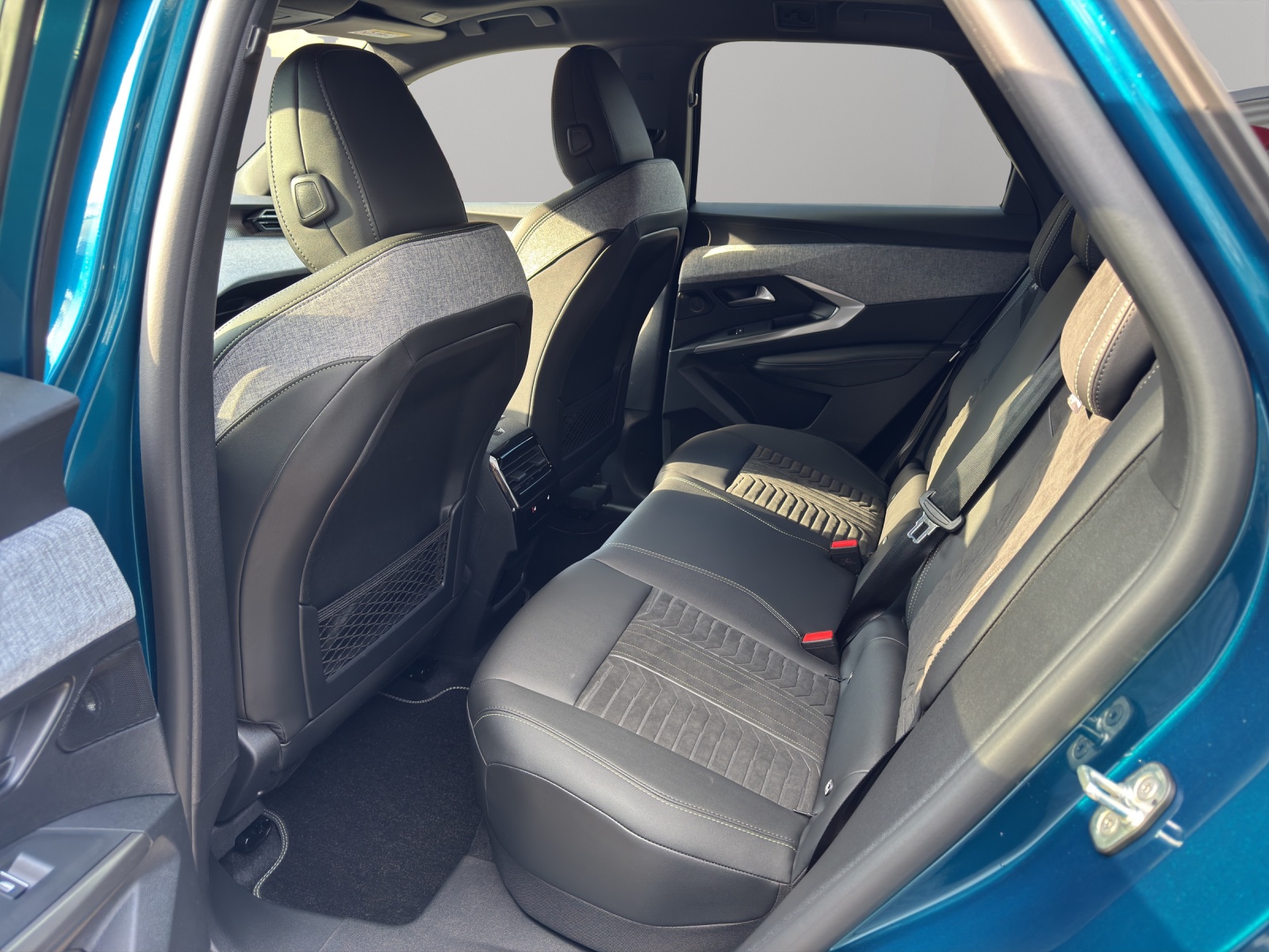 PEUGEOT 3008 e-Launch Edition AWD - 5