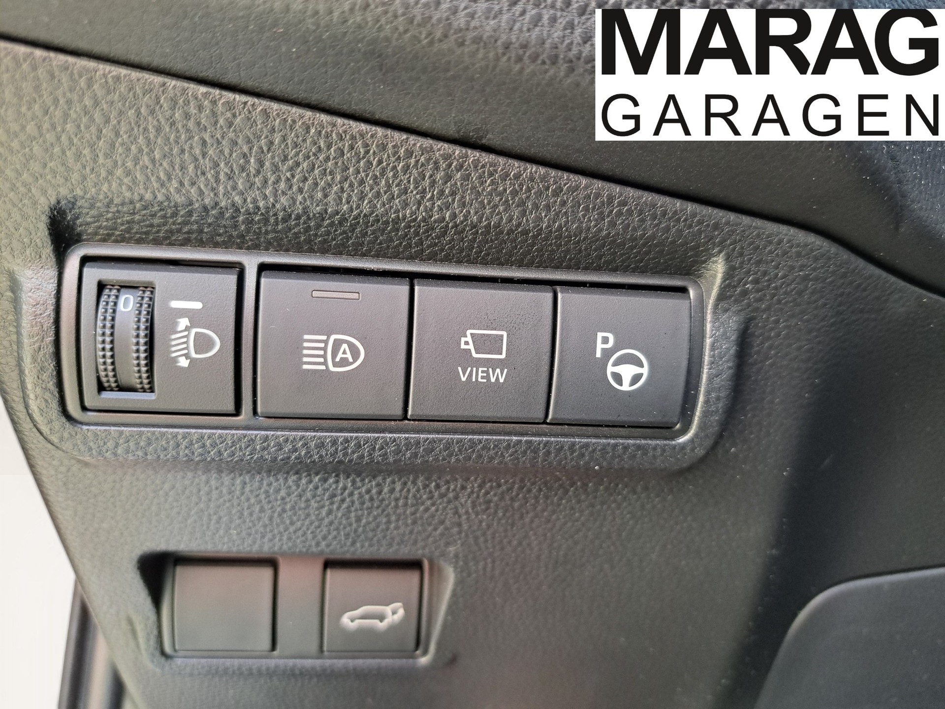 TOYOTA Corolla Cross 2.0 4WD Premium e-CVT - 16