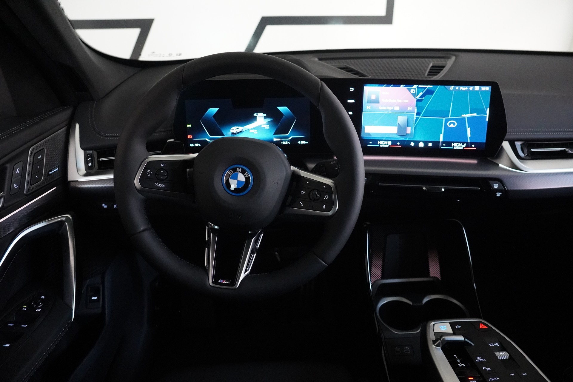 BMW iX1 xDrive 30 M Sport Pro - 20