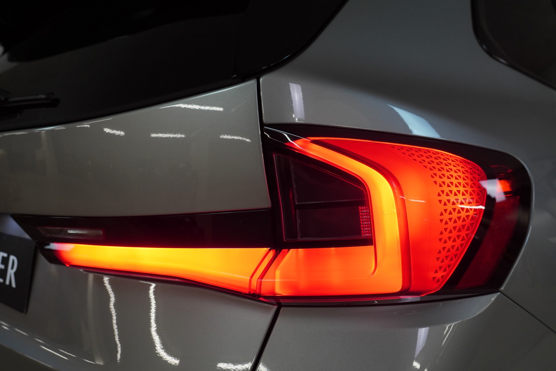BMW iX1 xDrive 30 M Sport Pro - 16