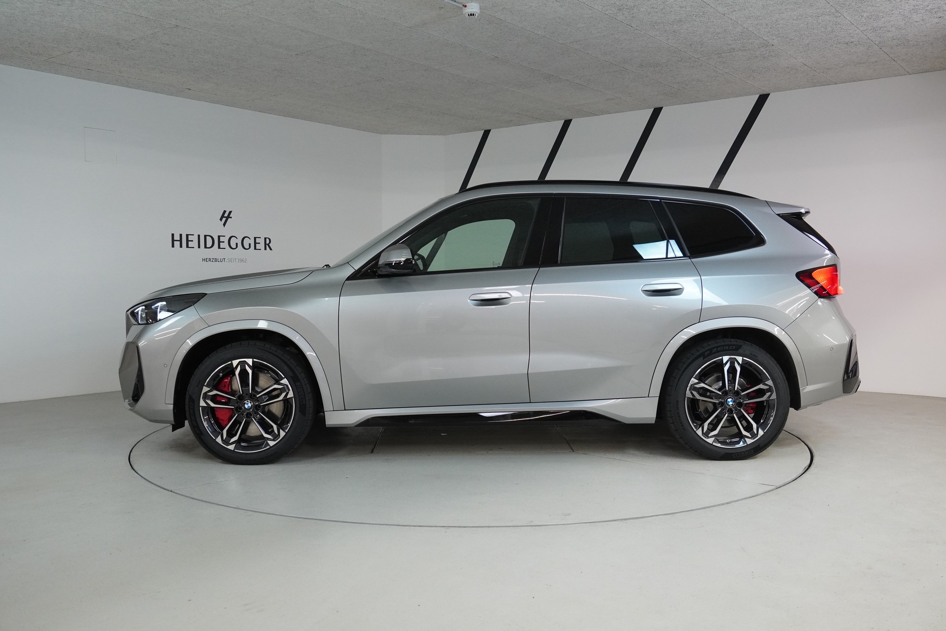 BMW iX1 xDrive 30 M Sport Pro - 4