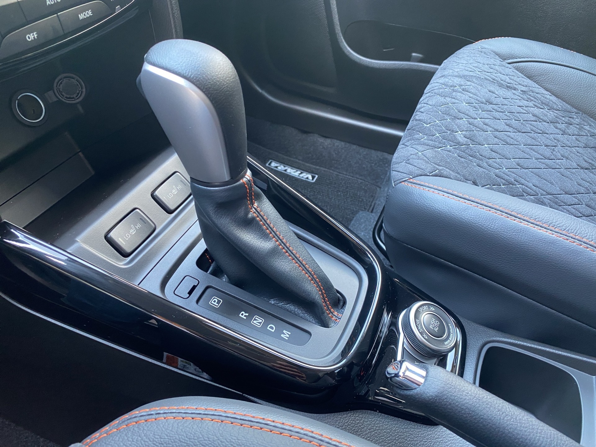 SUZUKI Vitara 1.4 Boosterjet Black Edition Top 4x4 Hybrid Automatic - 17