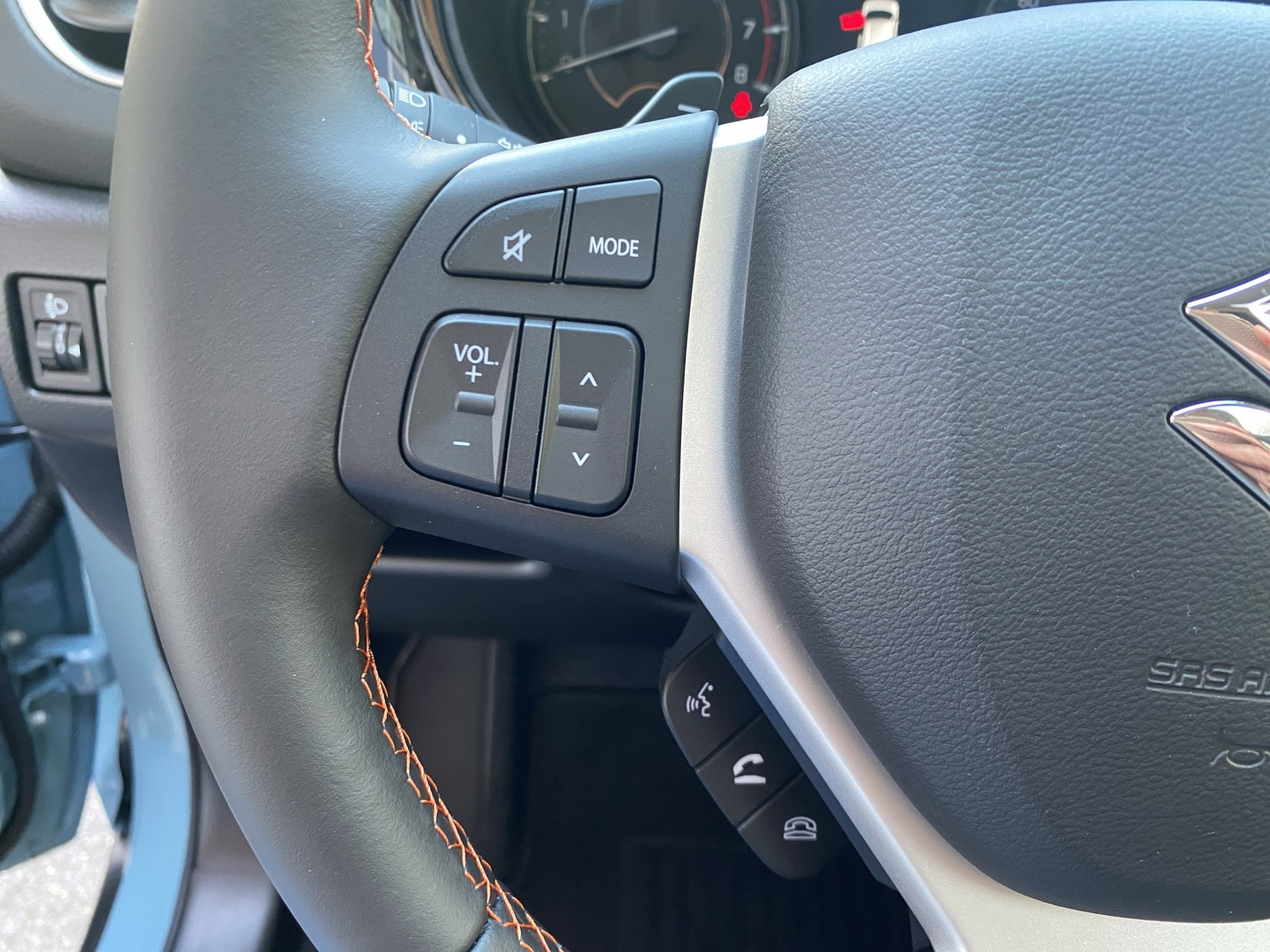 SUZUKI Vitara 1.4 Boosterjet Black Edition Top 4x4 Hybrid Automatic - 16