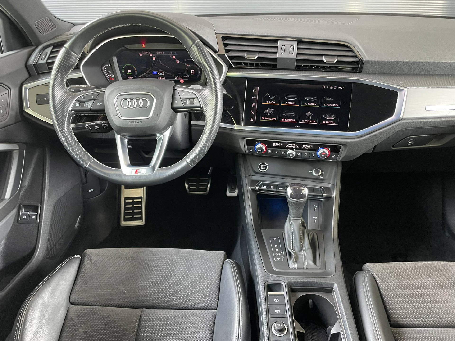 AUDI Q3 1.4 45 TFSI e S line S-Tronic-6