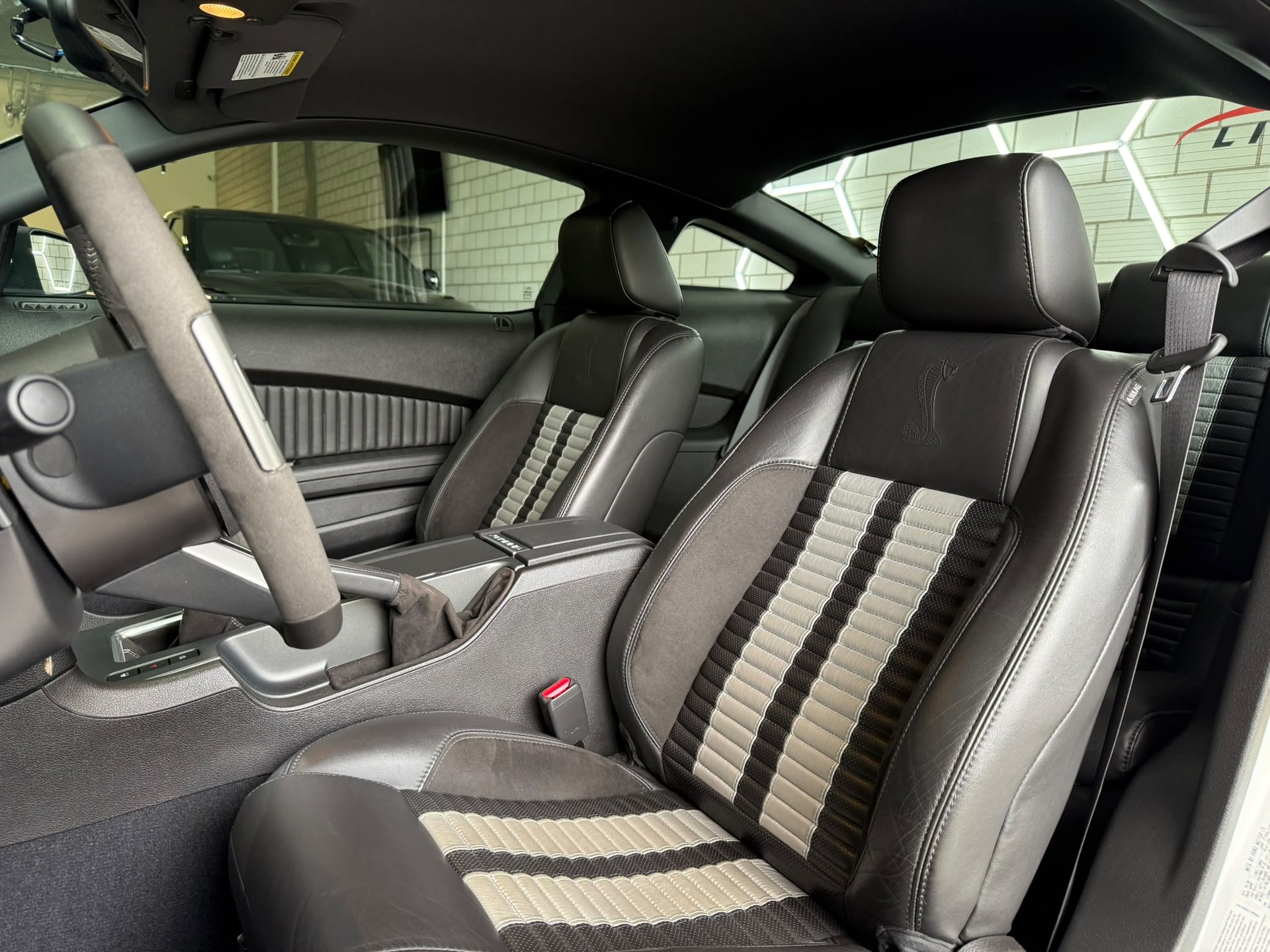 FORD Mustang Shelby GT500 - 11