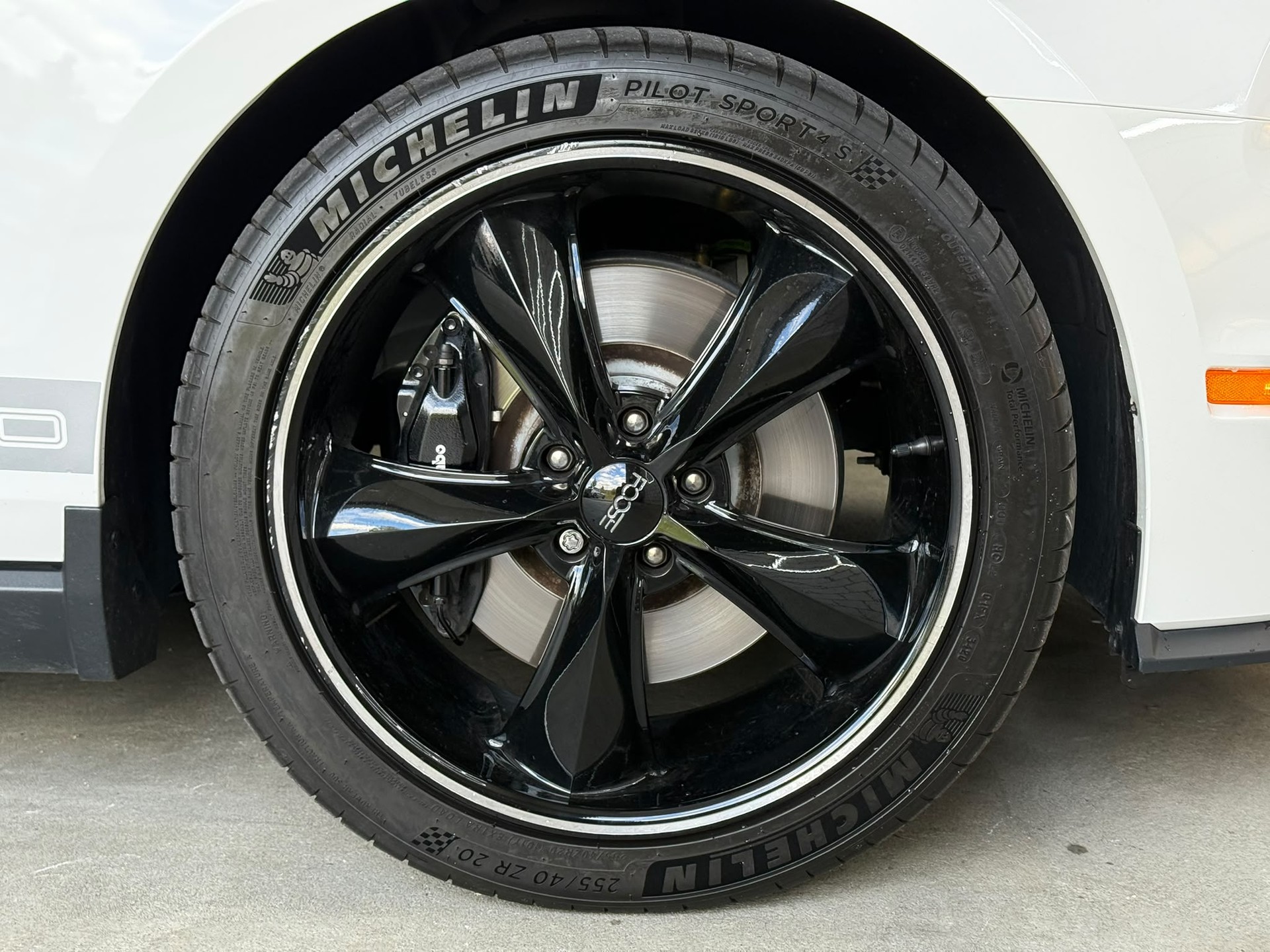 FORD Mustang Shelby GT500 - 13