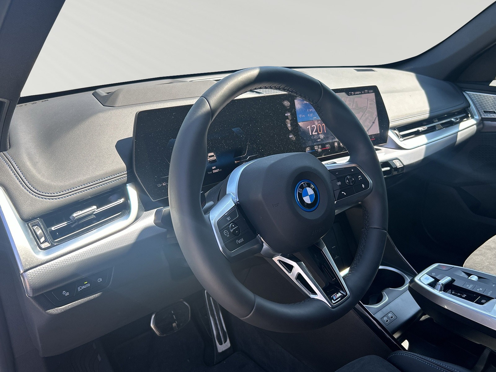 BMW iX1 xDrive 30 M Sport Pro - 4