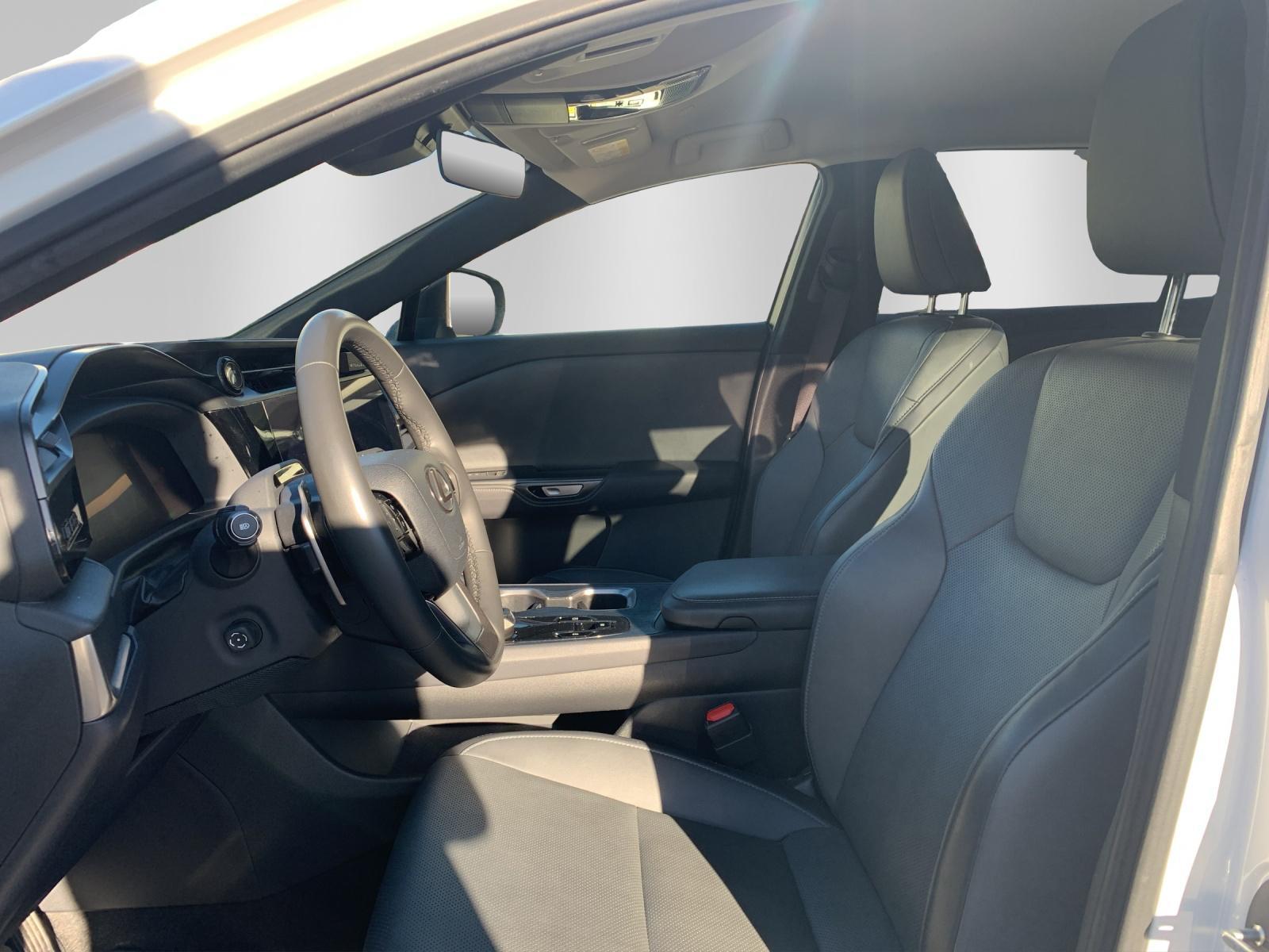 LEXUS RZ 450e Comfort - 9