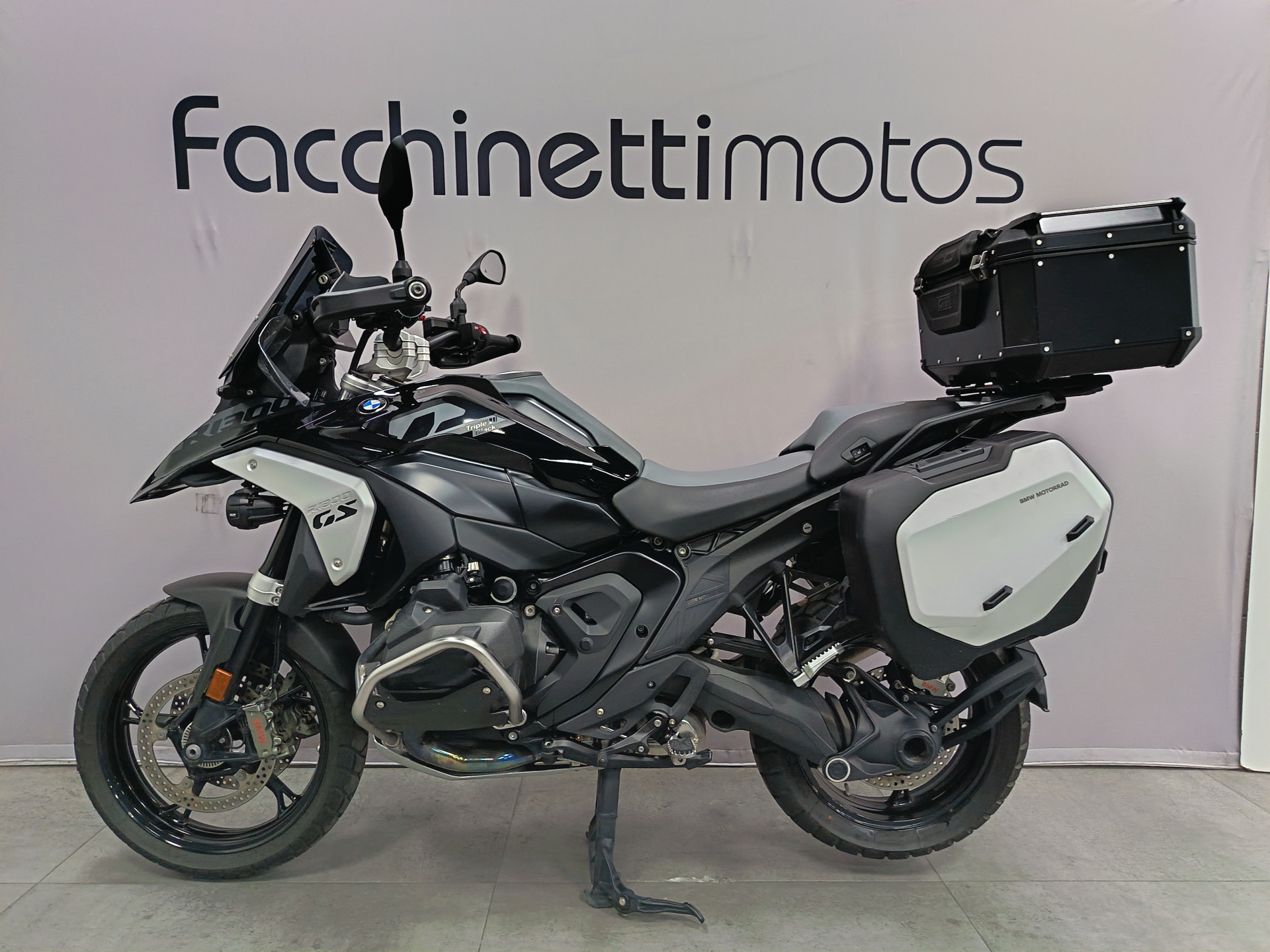 BMW R 1300 GS Triple Black - 4