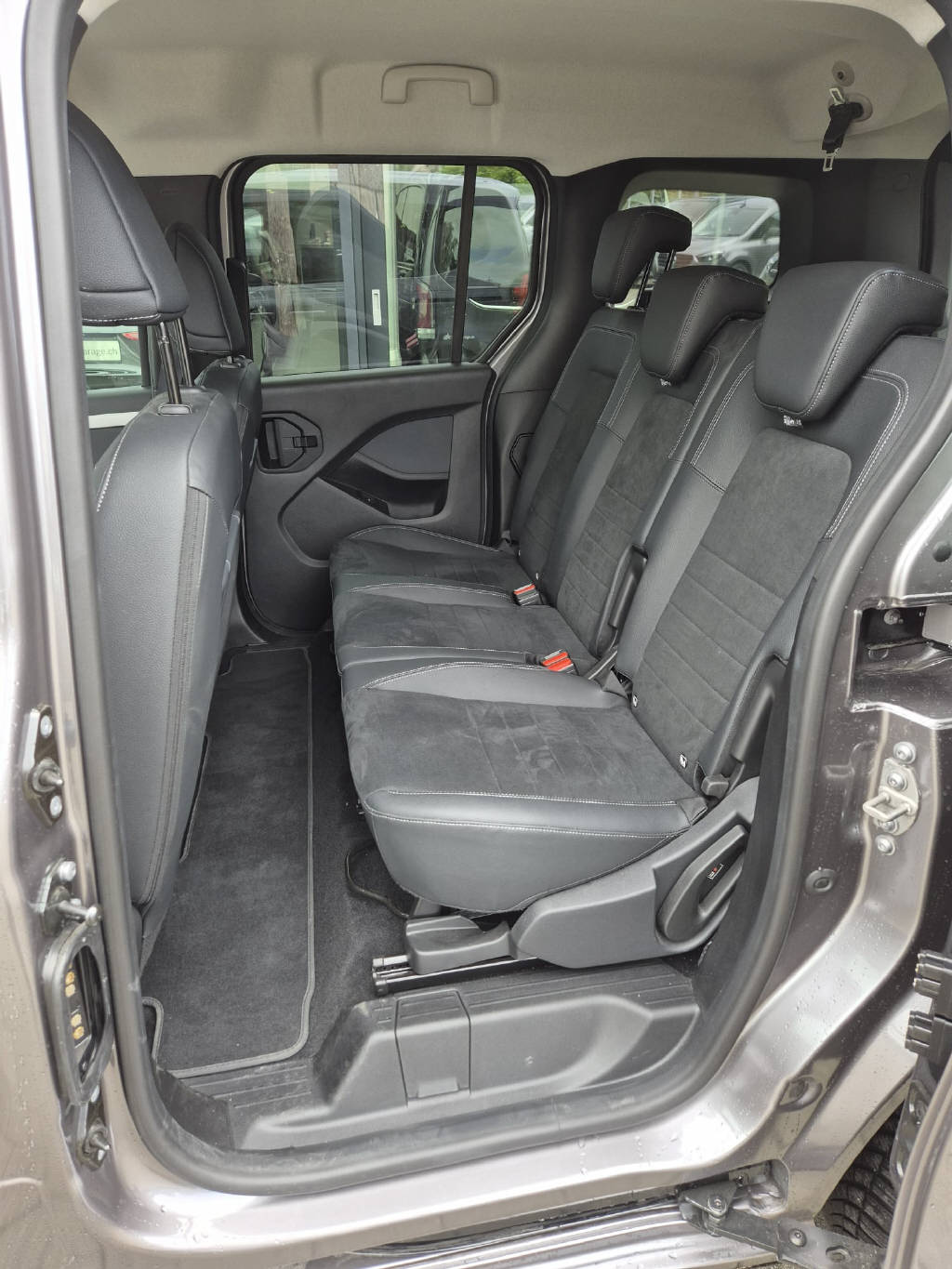 MERCEDES-BENZ EQT 200 Progressive Van - 7