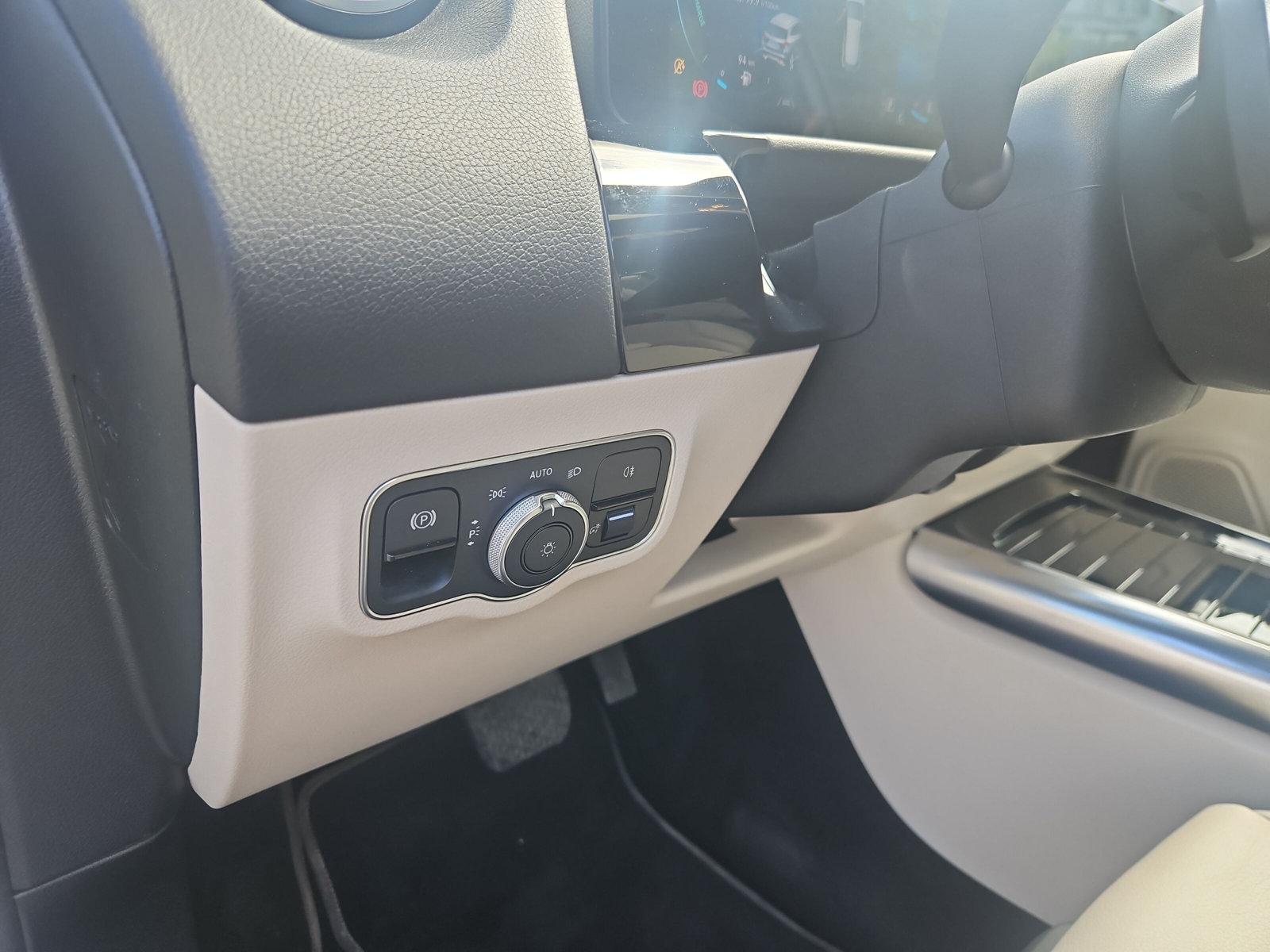 MERCEDES-BENZ GLA 200 Progressive 4matic - 24