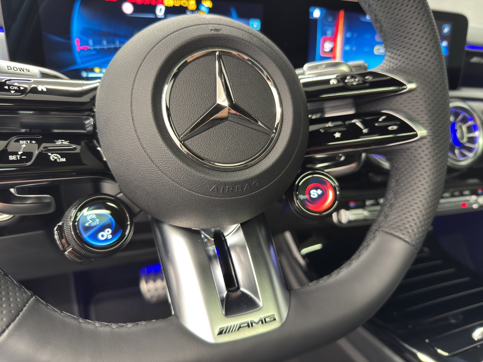MERCEDES-BENZ AMG A 35 4Matic - 14