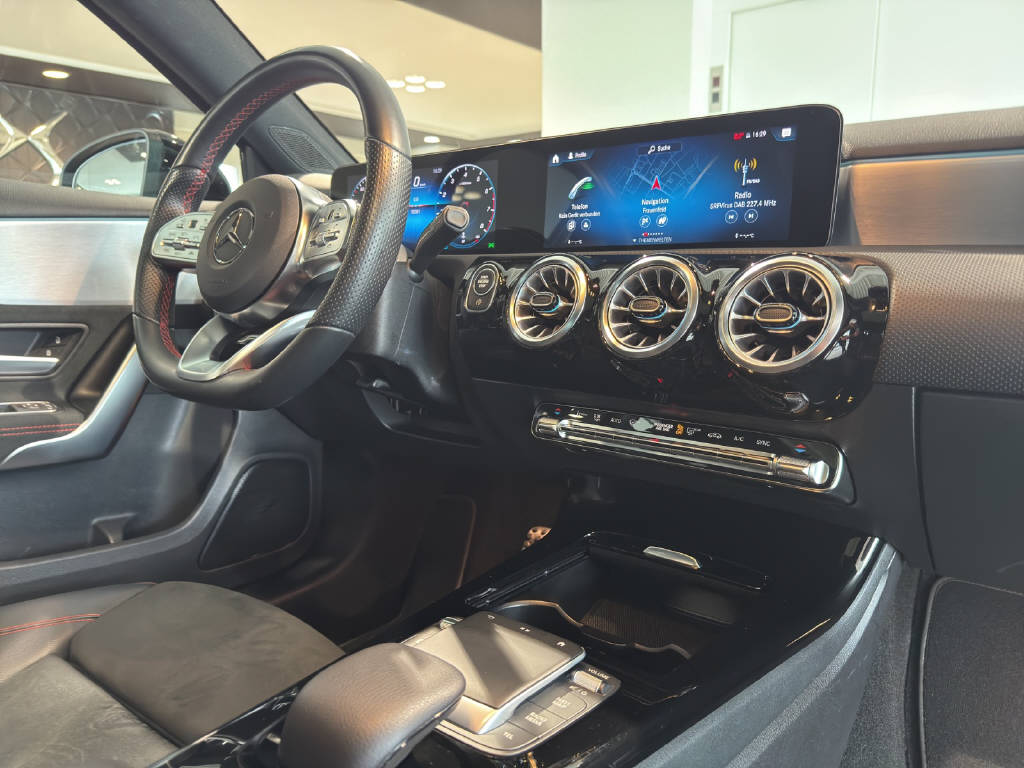 MERCEDES-BENZ A 200 AMG Line - 11