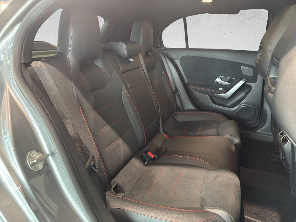 MERCEDES-BENZ A 200 AMG Line - 13