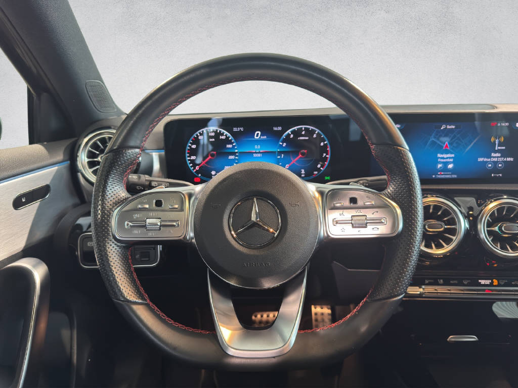 MERCEDES-BENZ A 200 AMG Line - 12