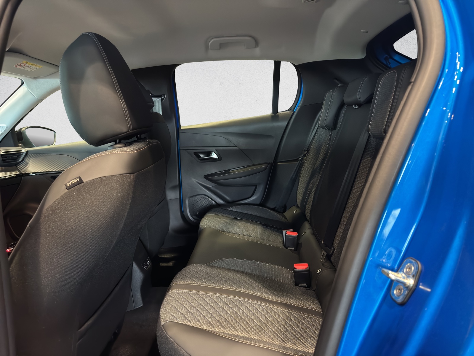 PEUGEOT 208 1.2 Hybrid Allure - 13