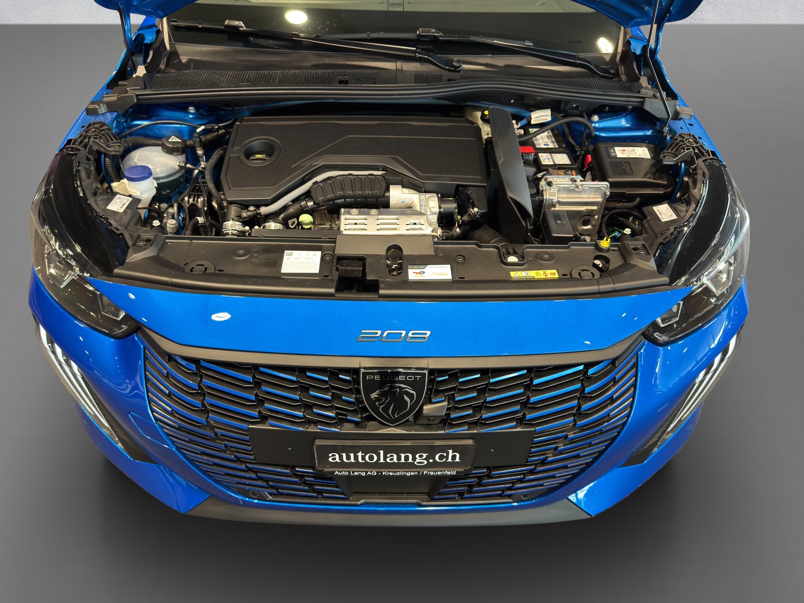 PEUGEOT 208 1.2 Hybrid Allure - 9