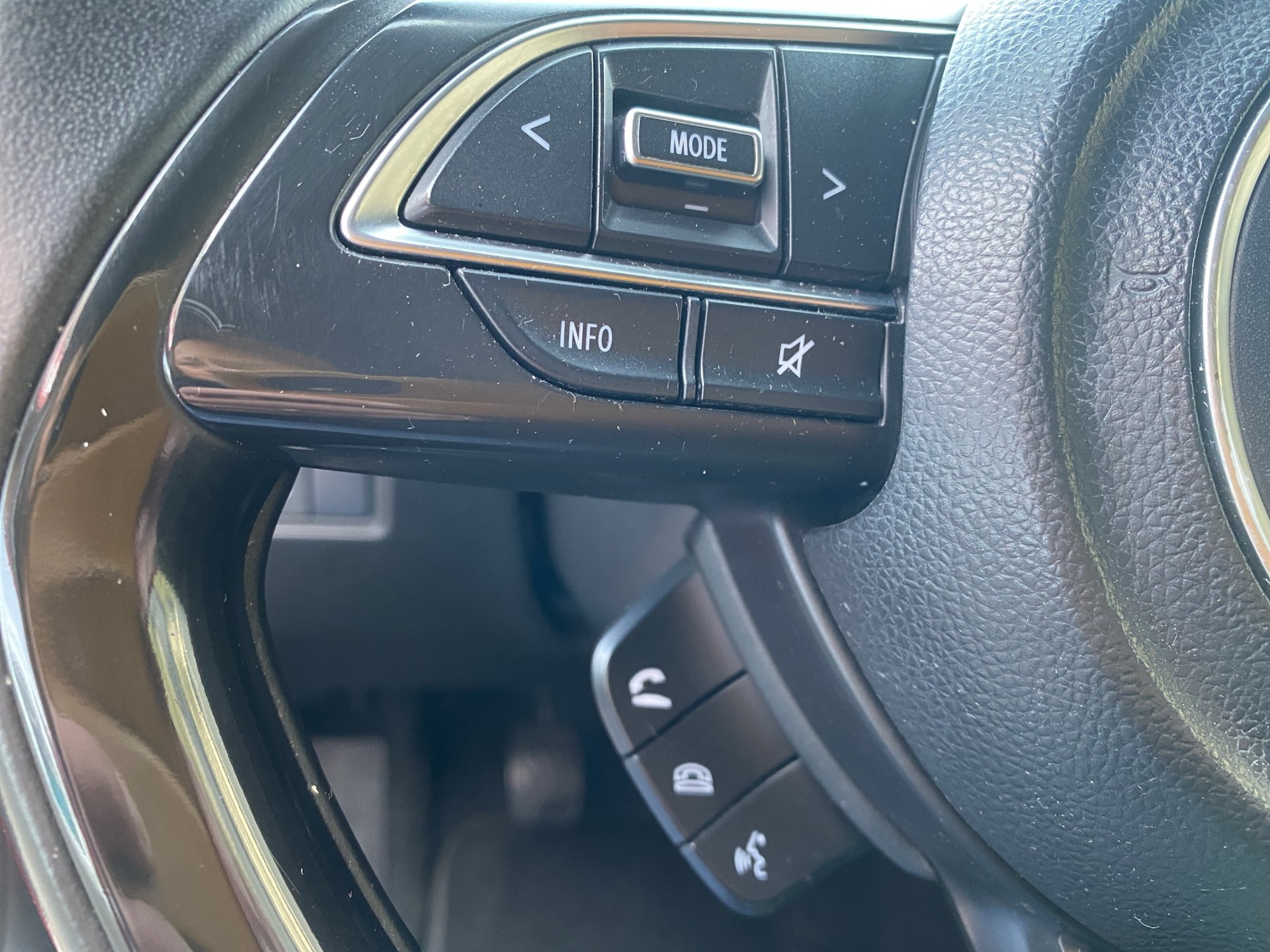 SUZUKI Swift 1.2i Piz Sulai Top Hybrid Allgrip 4x4 - 16