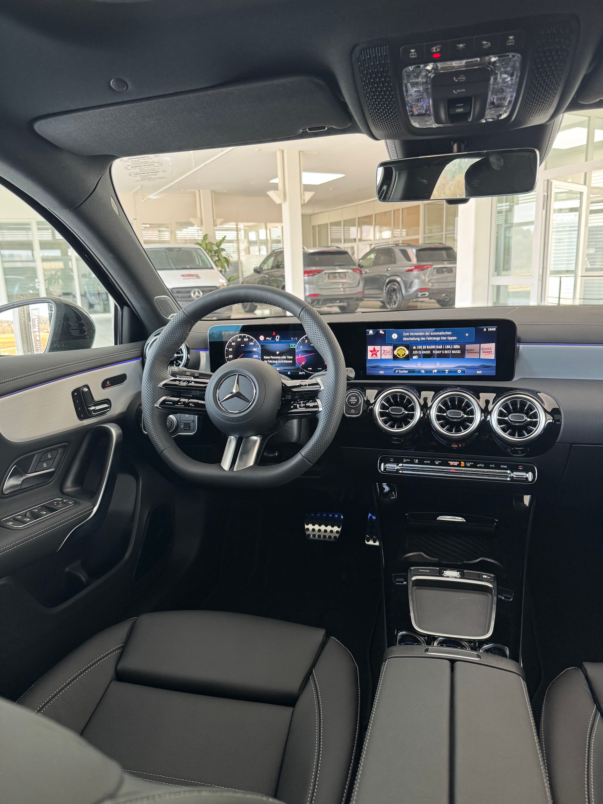 MERCEDES-BENZ A 250 4MATIC Kompaktlimousine - 14
