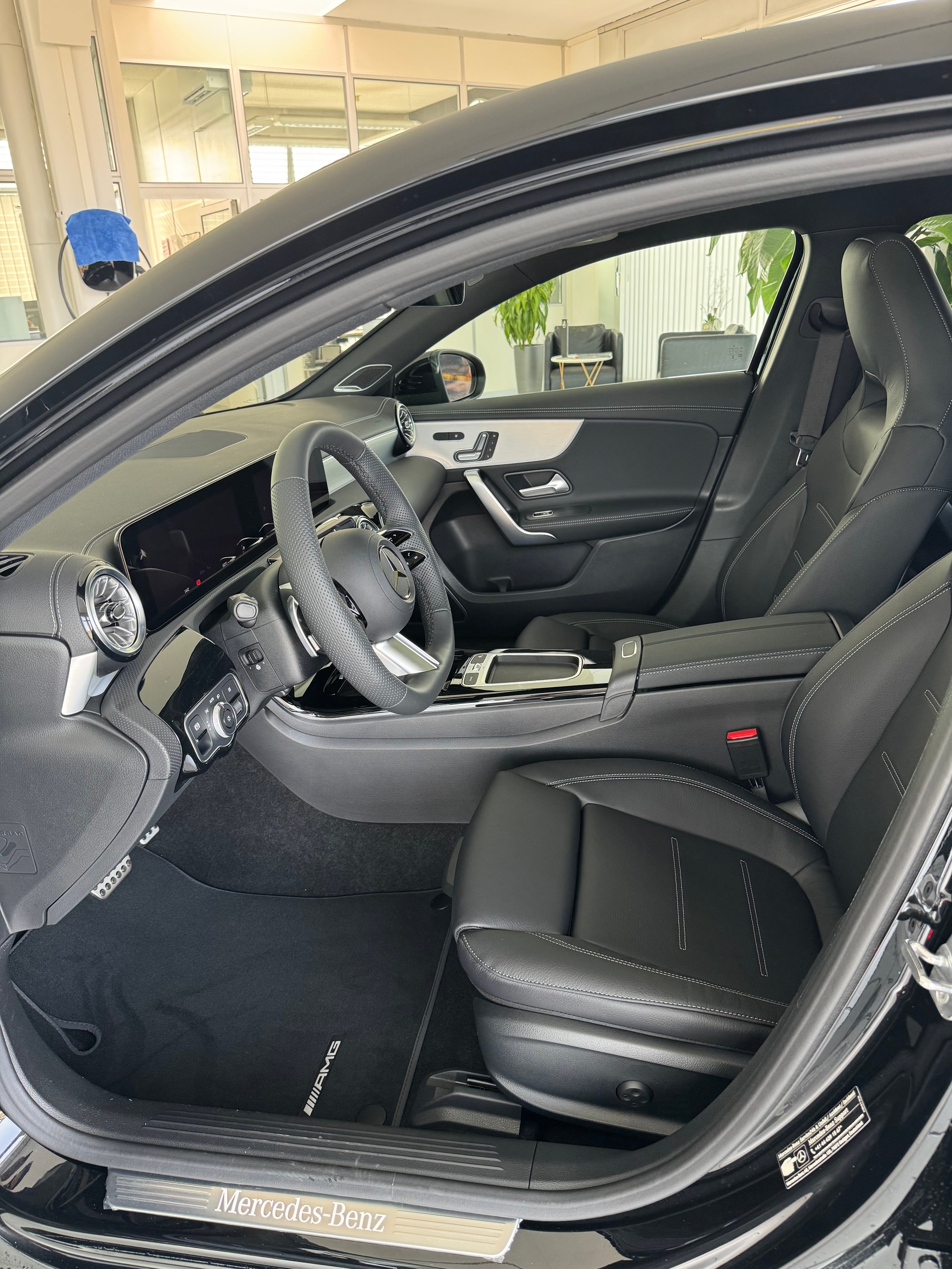 MERCEDES-BENZ A 250 4MATIC Kompaktlimousine - 8