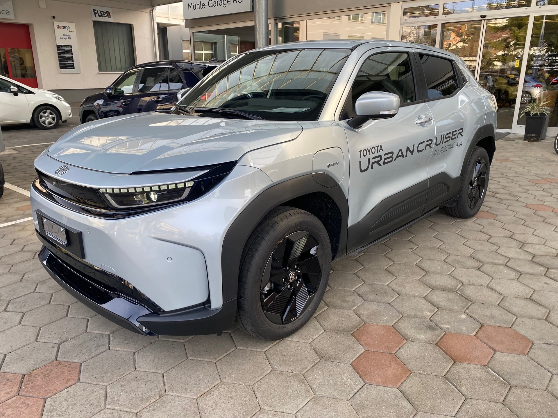 TOYOTA Urban Cruiser 61 kWh Trend AWD