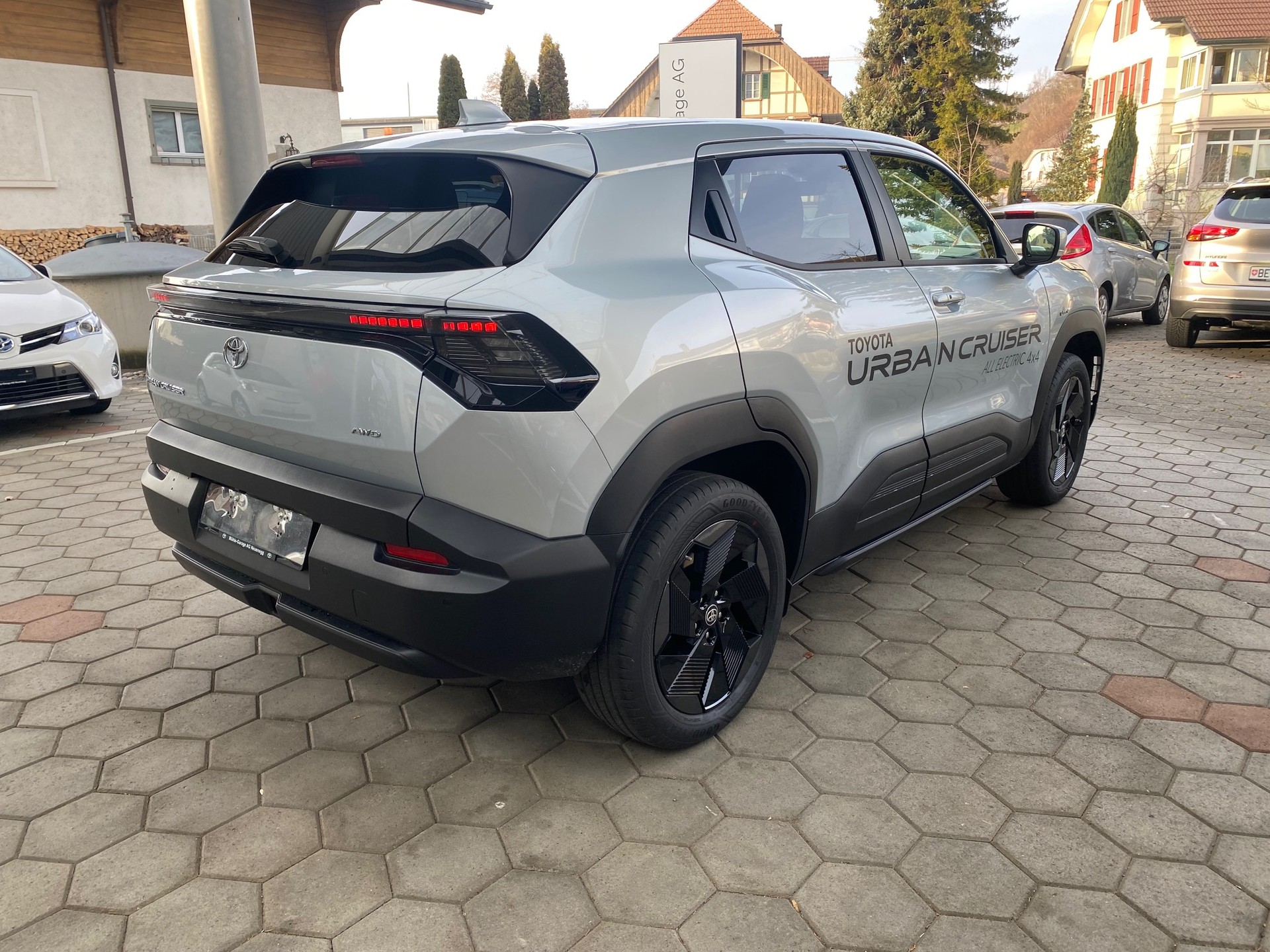 TOYOTA Urban Cruiser 61 kWh Trend AWD - 2