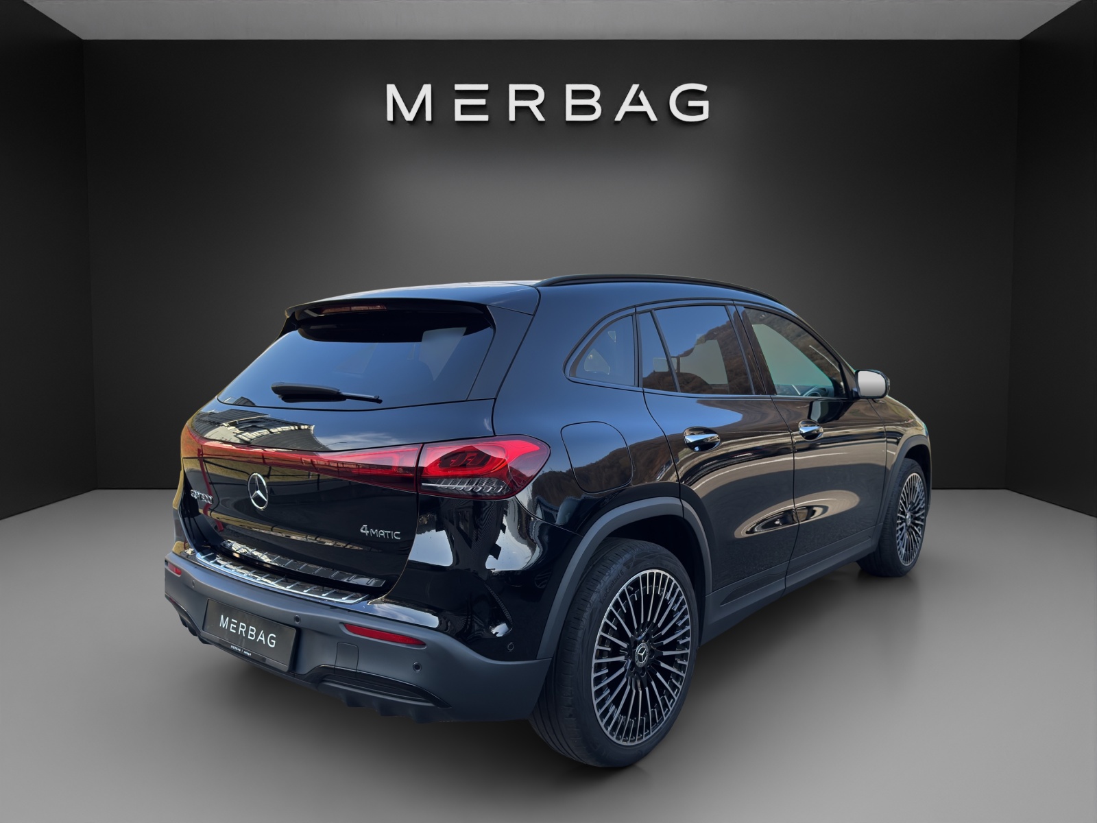 MERCEDES-BENZ EQA 300 AMG Line 4Matic - 5