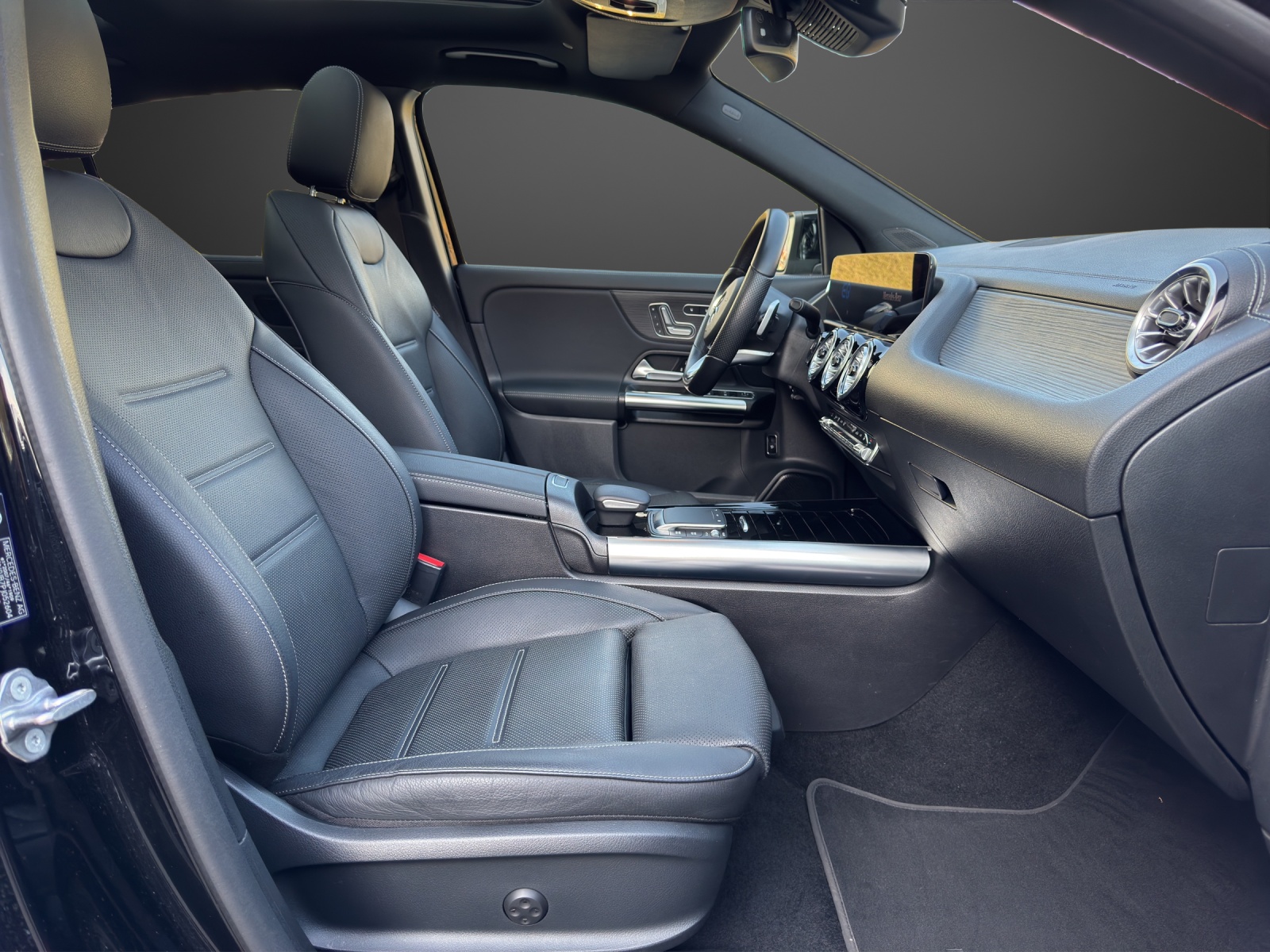 MERCEDES-BENZ EQA 300 AMG Line 4Matic - 12