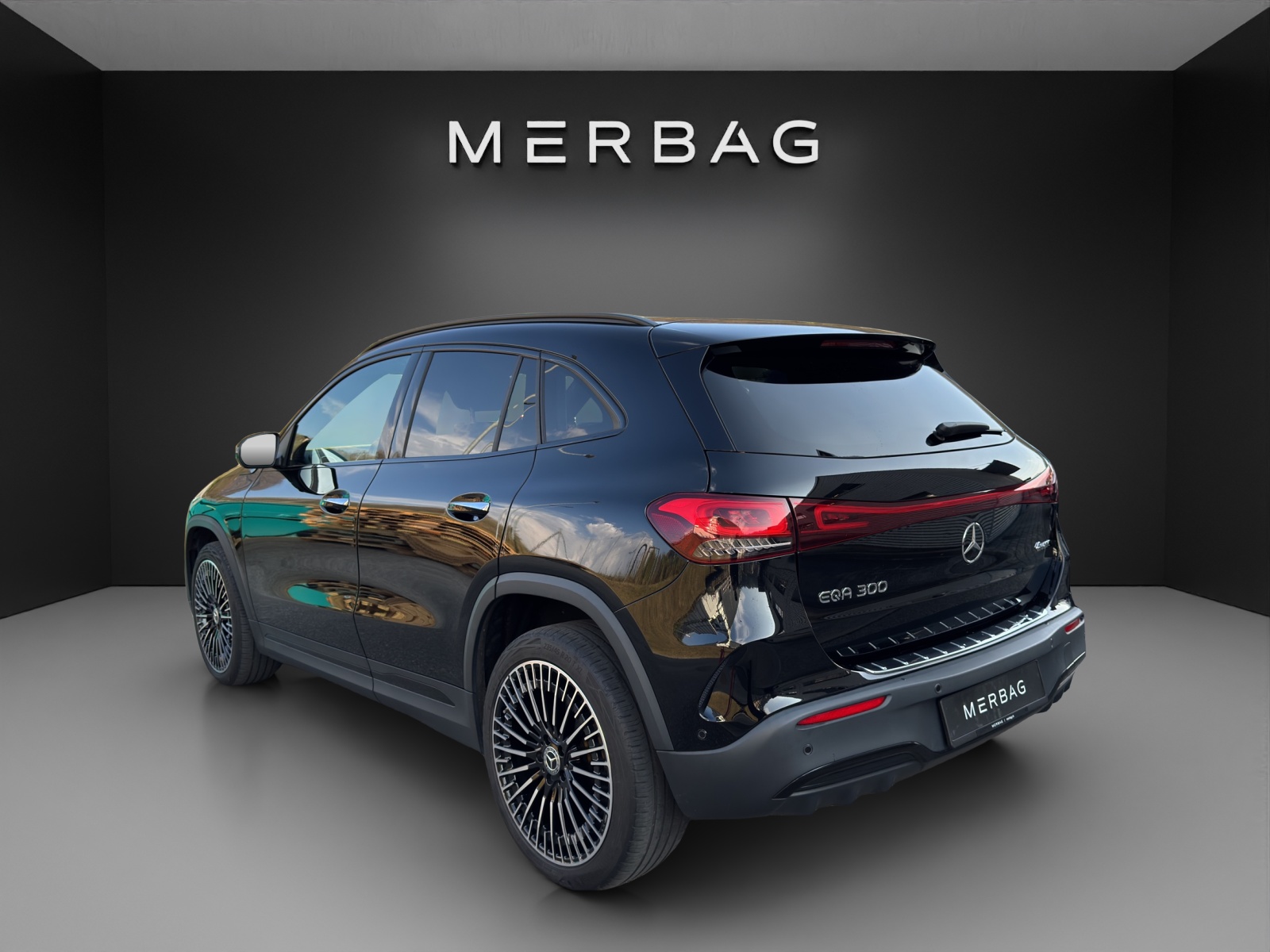 MERCEDES-BENZ EQA 300 AMG Line 4Matic - 3