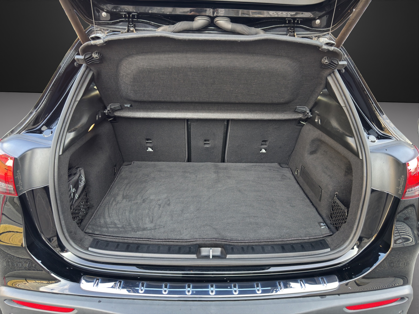 MERCEDES-BENZ EQA 300 AMG Line 4Matic - 9