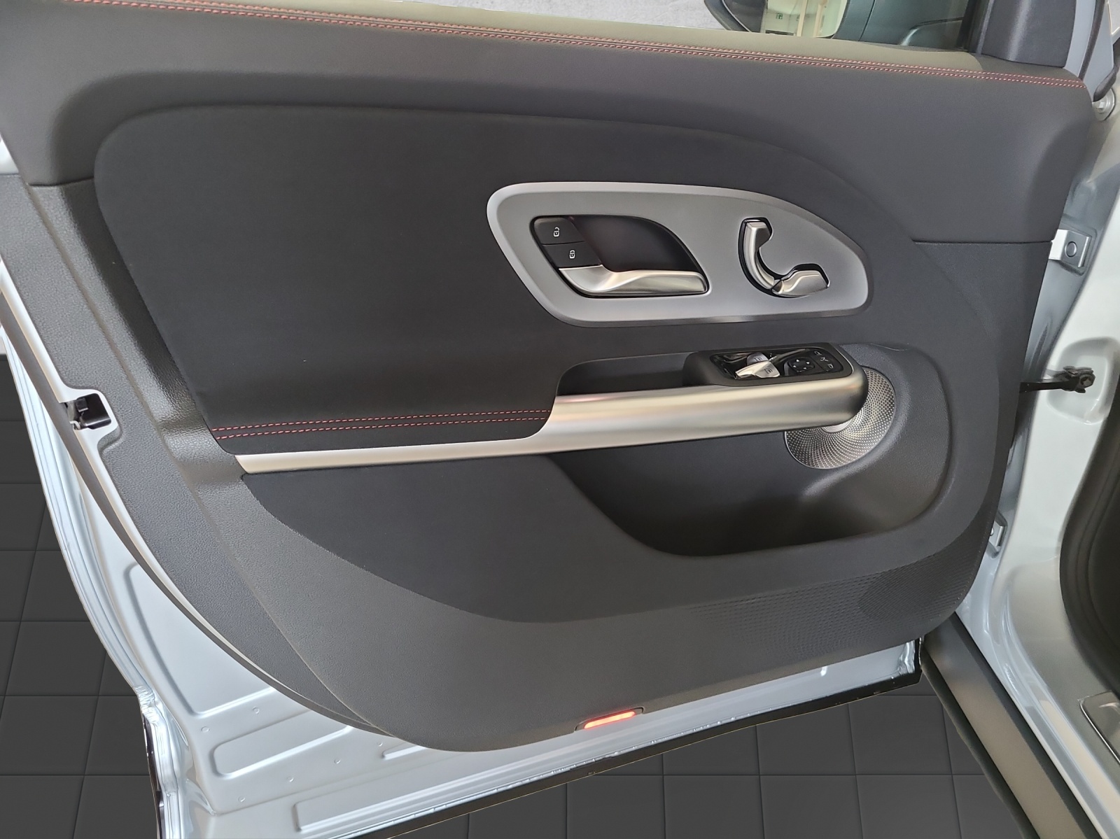 MERCEDES-BENZ GLB 350 85kWh EQ 4 Matic - 9