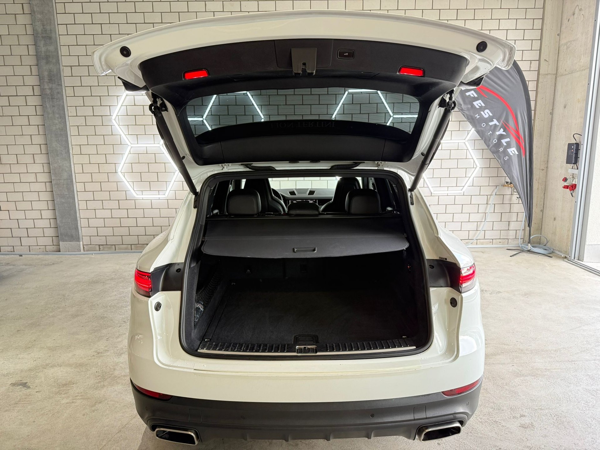 PORSCHE Cayenne - 13