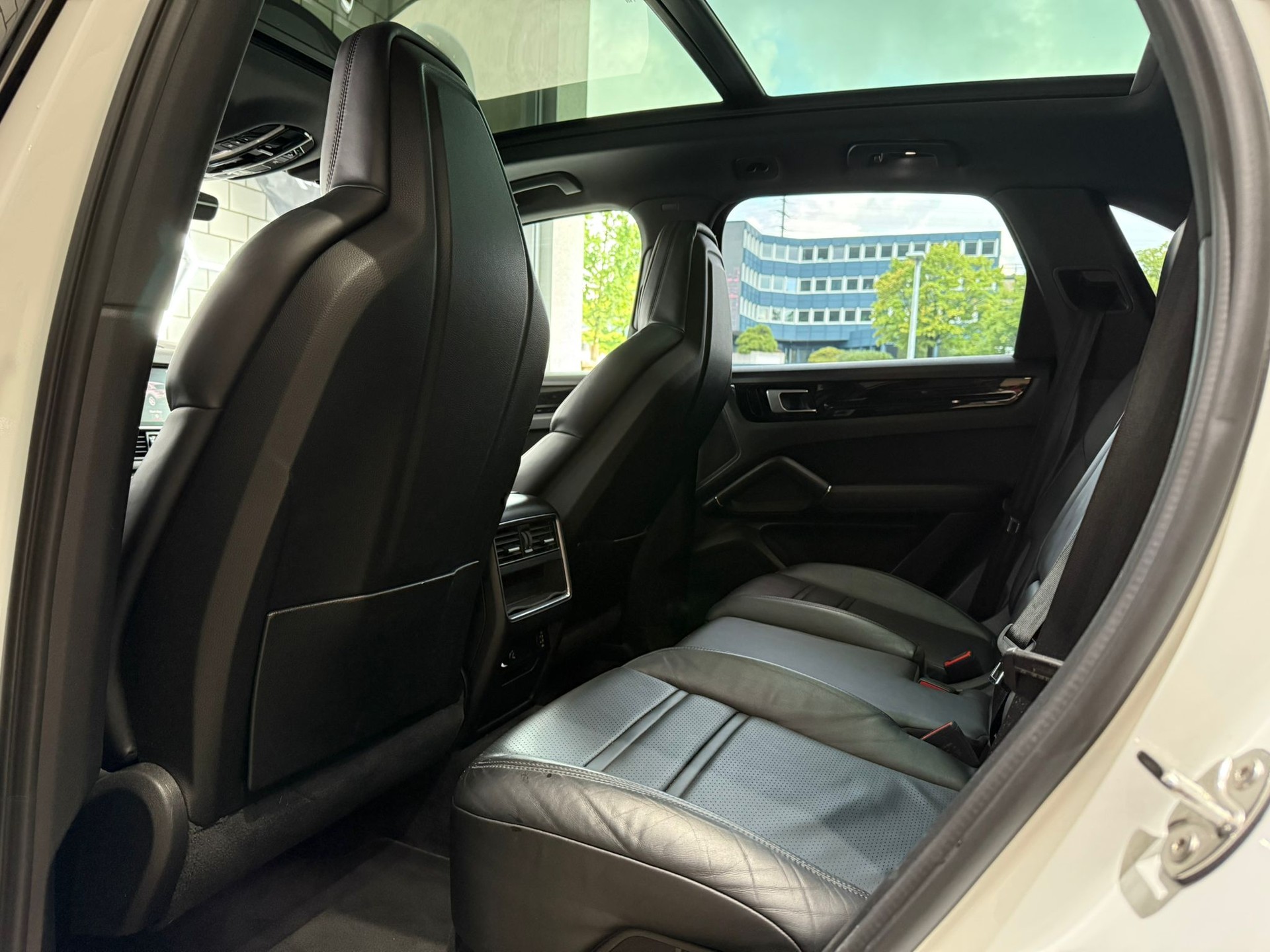 PORSCHE Cayenne - 12