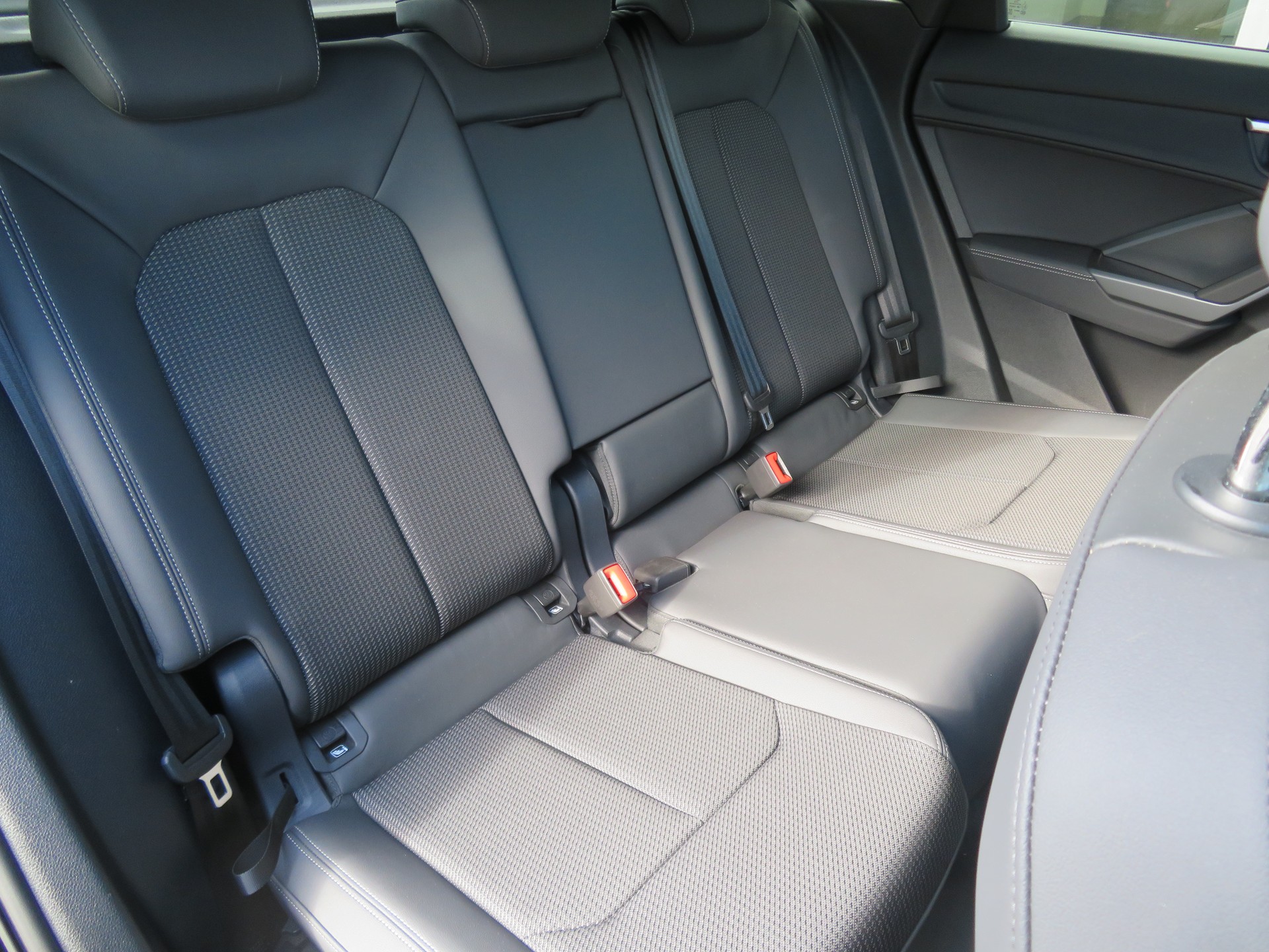 AUDI Q3 40 TFSI "S-LINE" advanced quattro S-tronic - 13