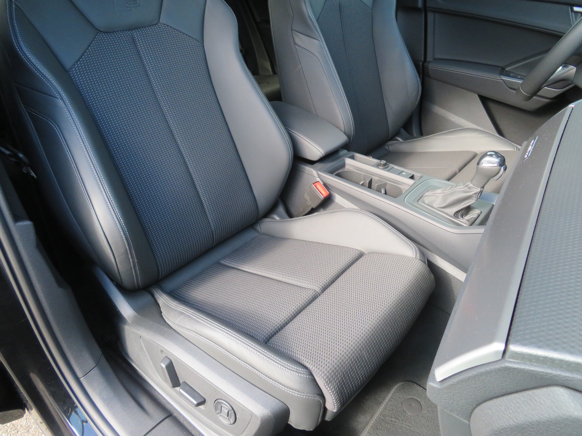 AUDI Q3 40 TFSI "S-LINE" advanced quattro S-tronic - 12