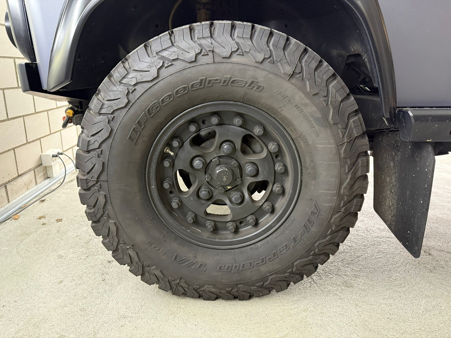 LAND ROVER Defender 110 SW 2.4Tdc Black Pearl - 16