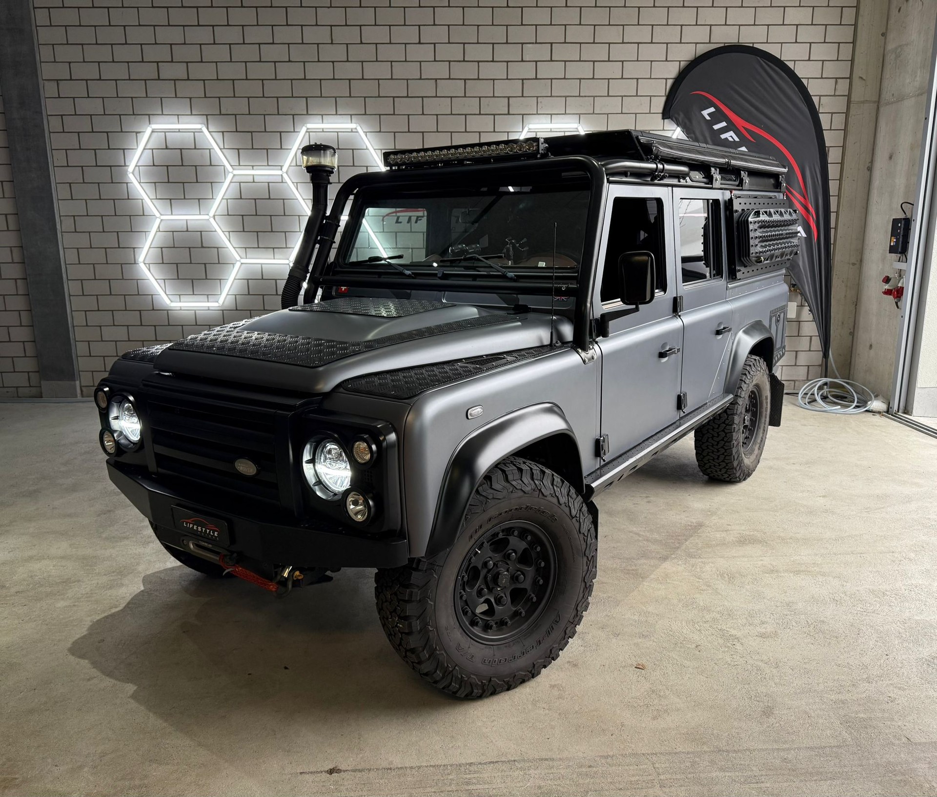 LAND ROVER Defender 110 SW 2.4Tdc Black Pearl