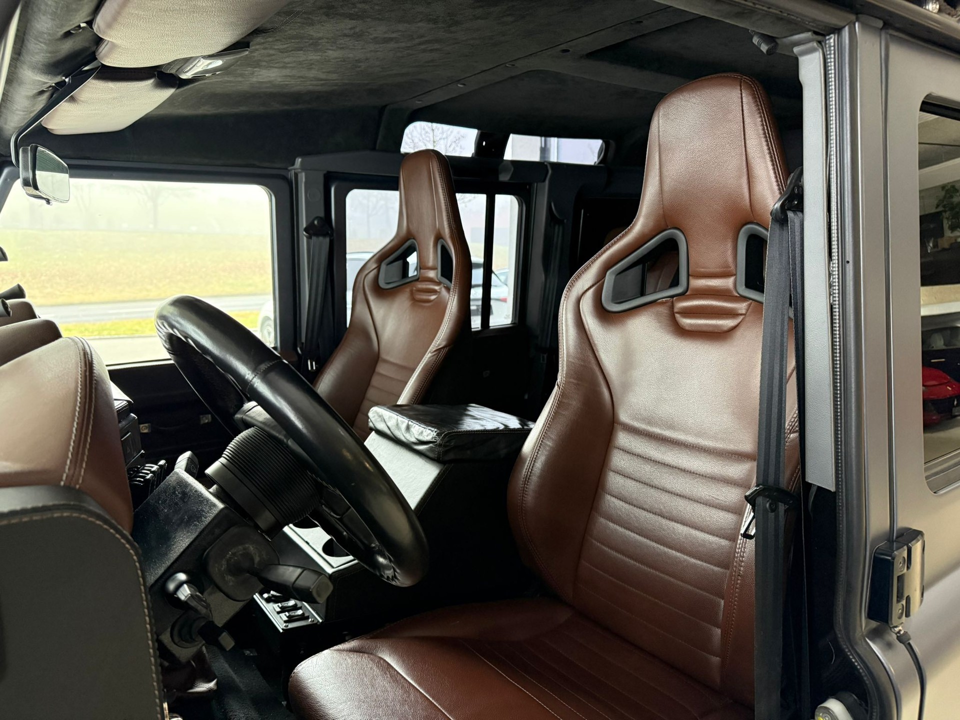 LAND ROVER Defender 110 SW 2.4Tdc Black Pearl - 13