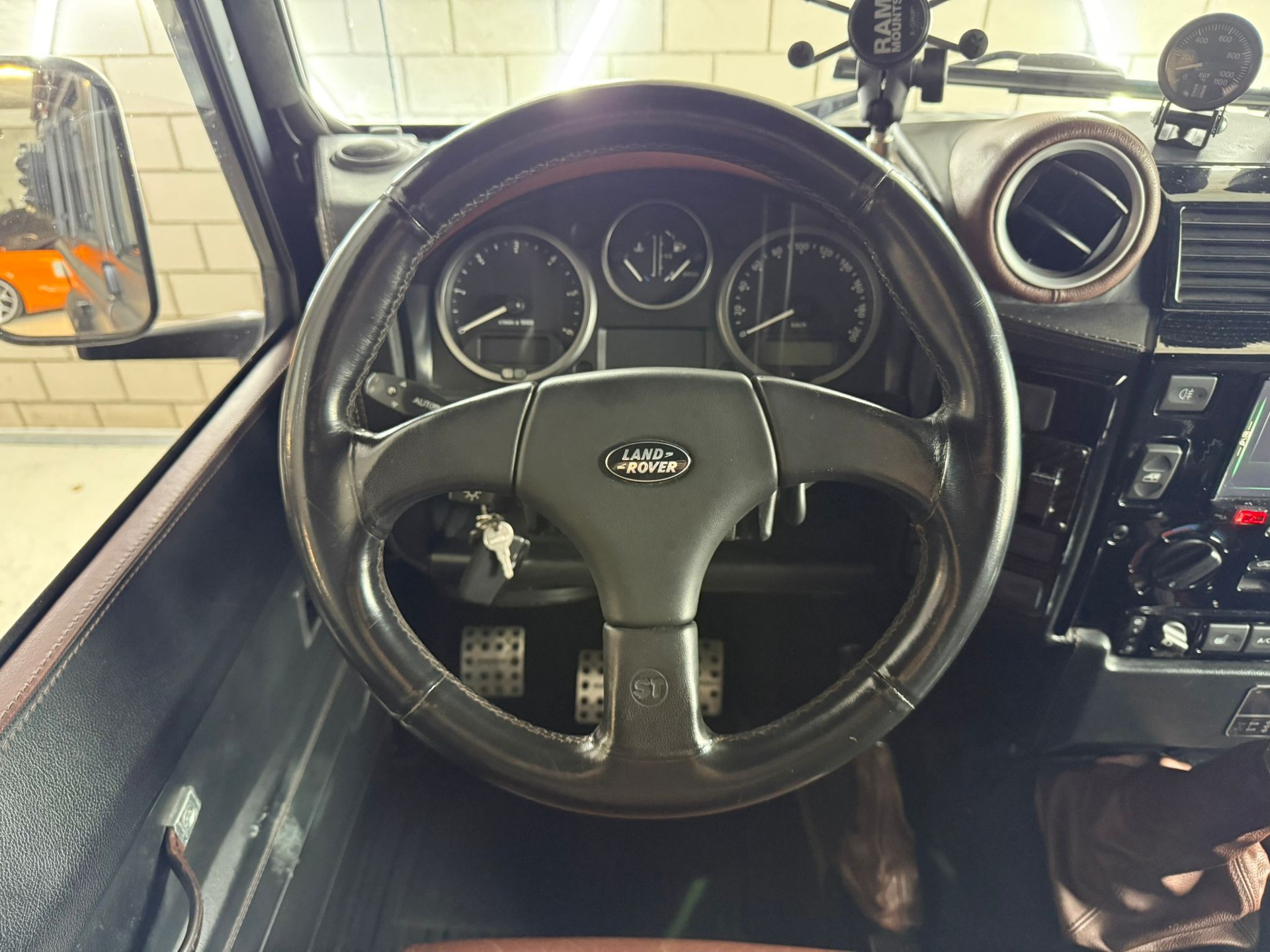 LAND ROVER Defender 110 SW 2.4Tdc Black Pearl - 10