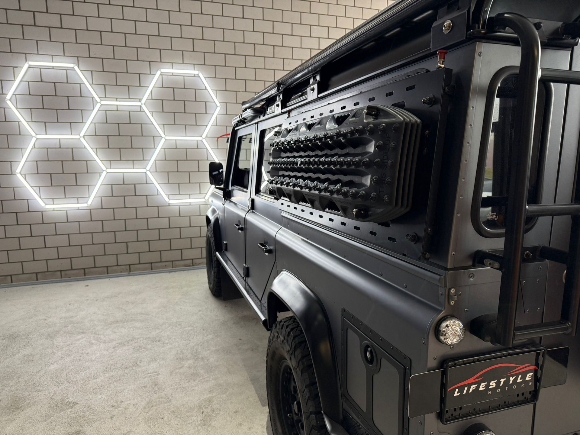 LAND ROVER Defender 110 SW 2.4Tdc Black Pearl - 5